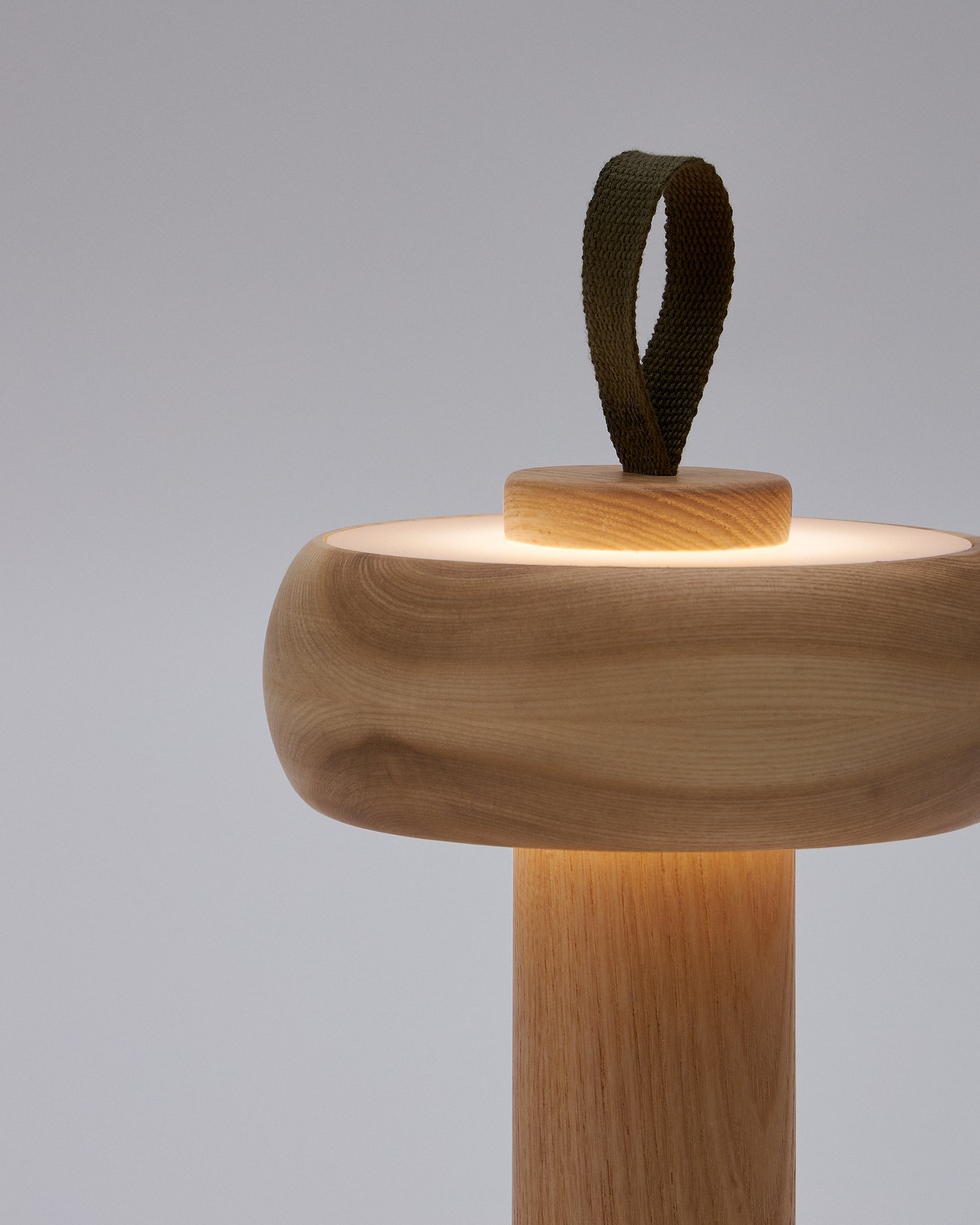 Luba solid ash portable table lamp with green cotton handle - Detail