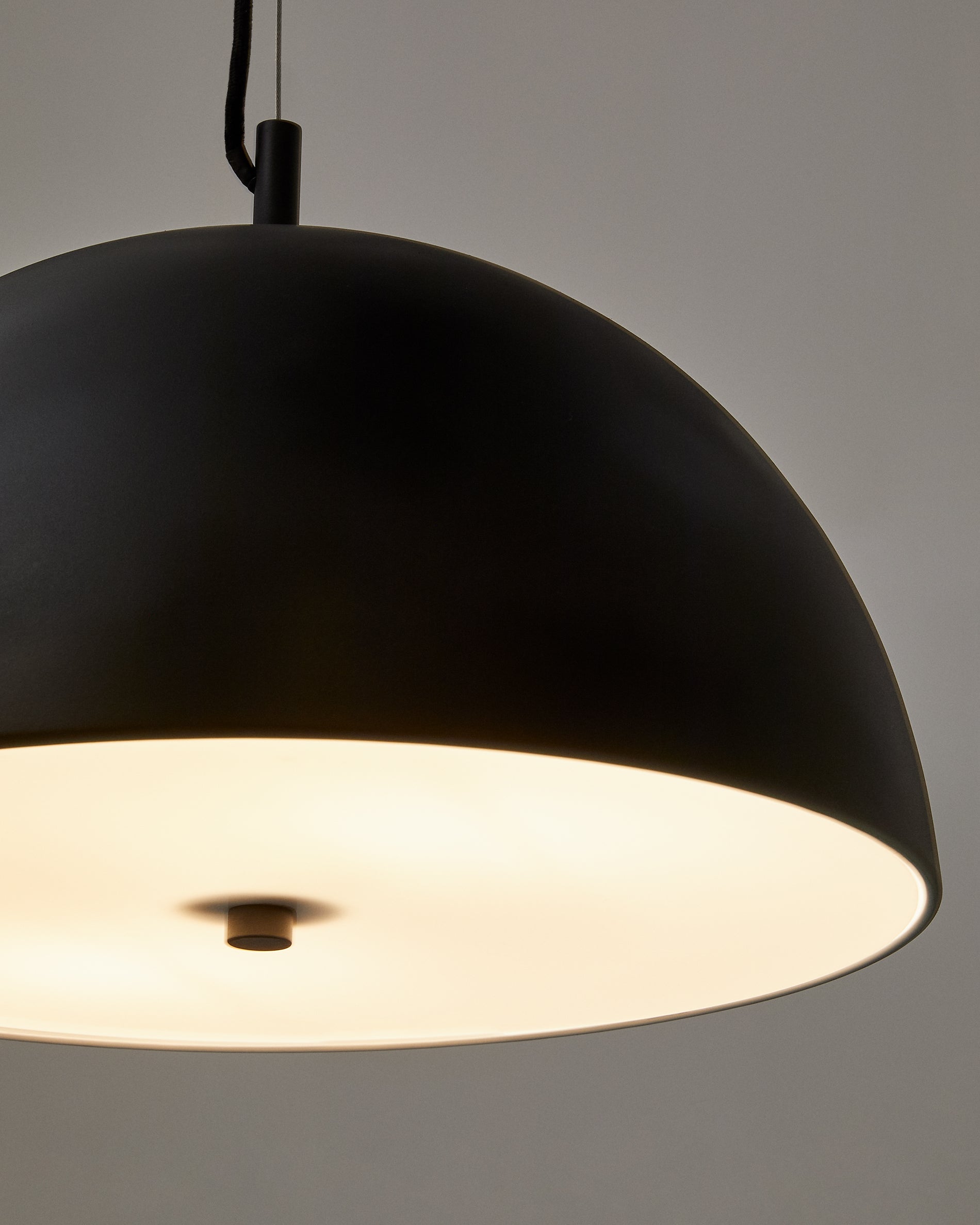 Catlar metal ceiling lamp in a black painted finish Ø 40 cm - Detail
