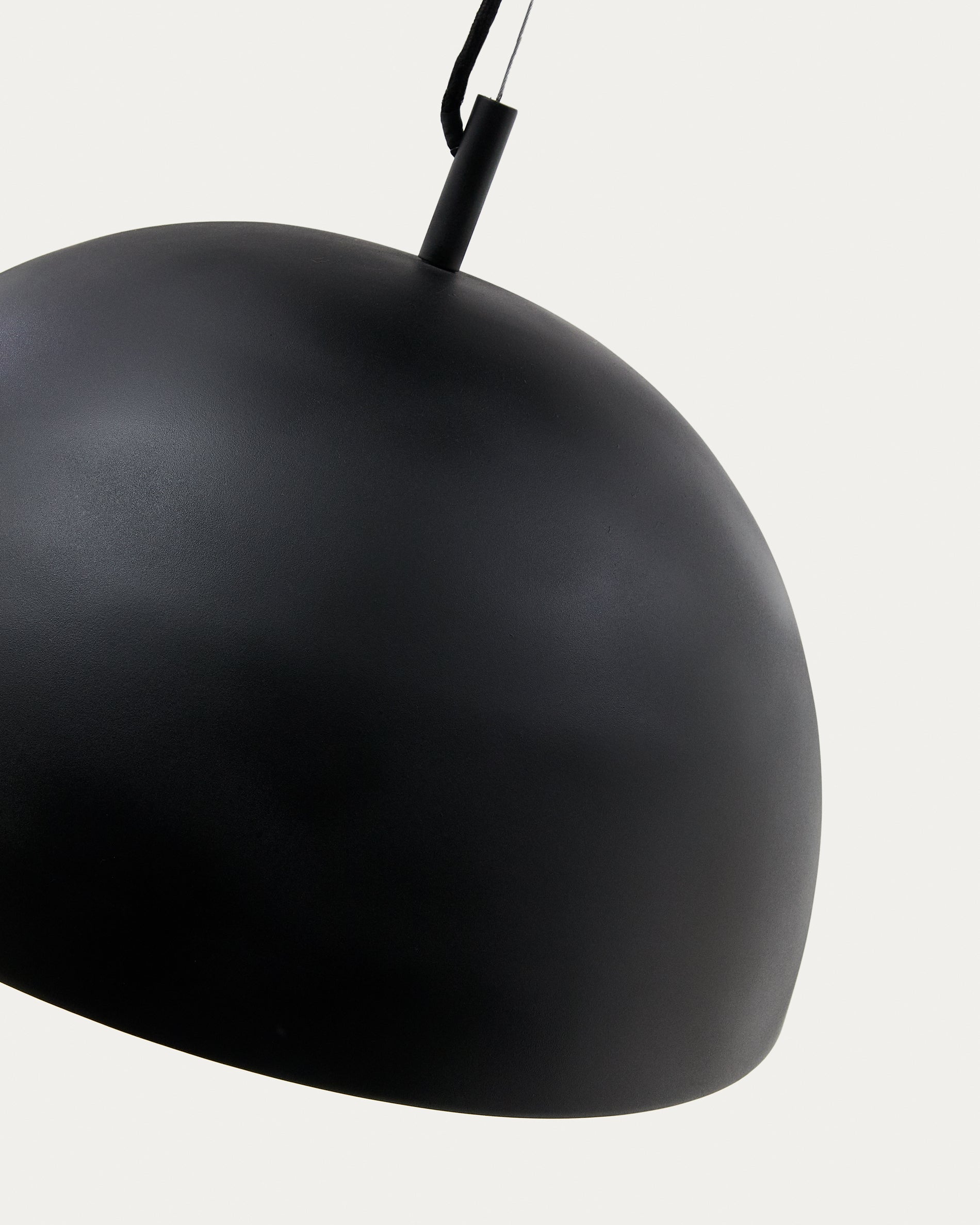 Catlar metal ceiling lamp in a black painted finish Ø 40 cm - Detail