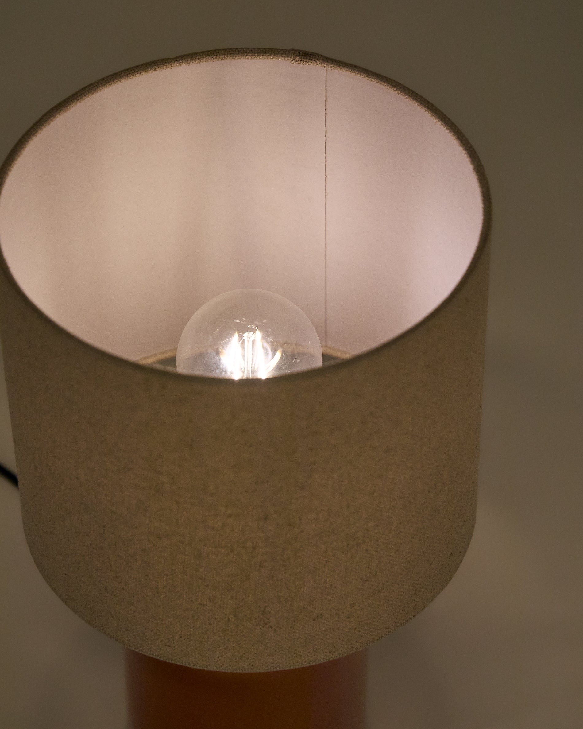 Daeli ceramic table lamp with orange finish and beige cotton - Detail