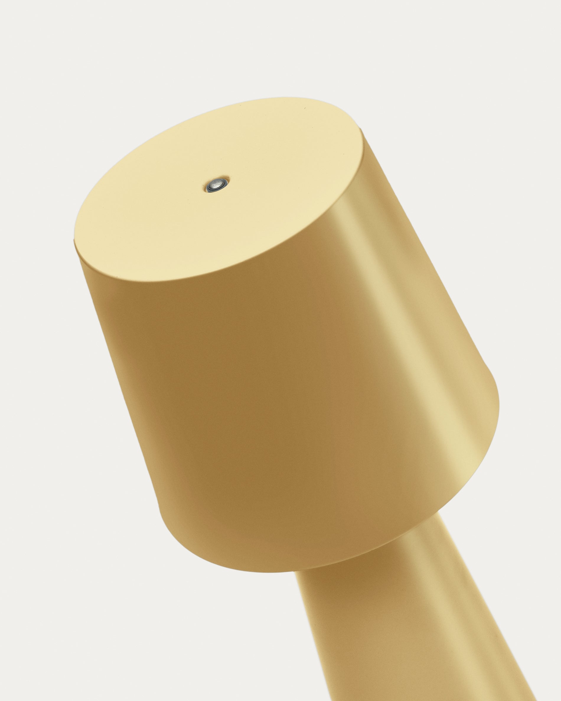 Arenys large metal table lamp in a gold painted finish - Detail