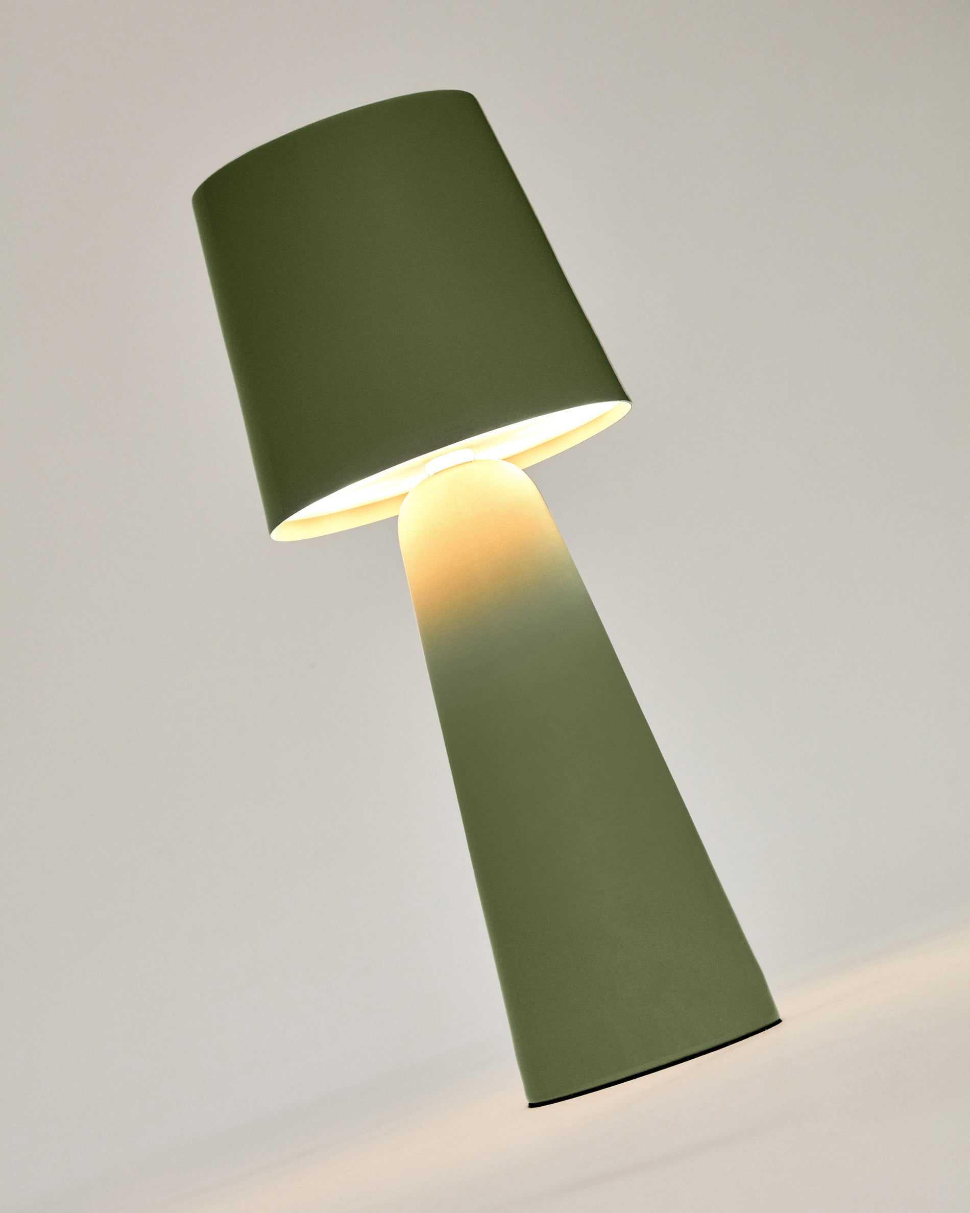 Arenys kis kültéri fém asztali lámpa zöld festett befejezéssel
