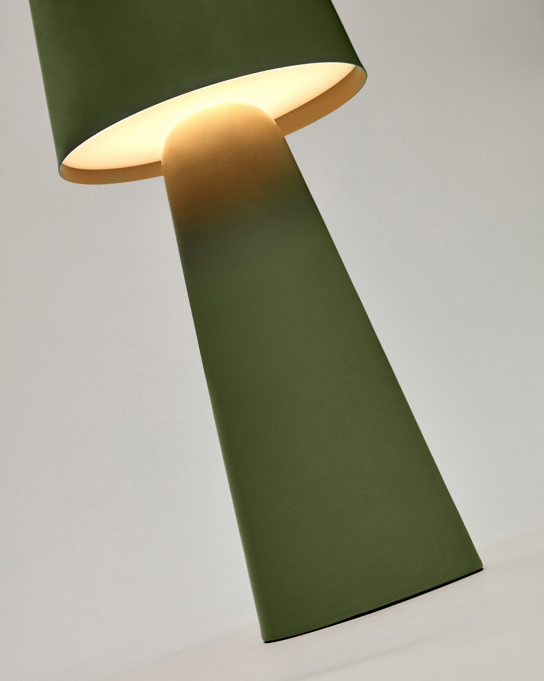 Arenys nagy kültéri fém asztali lámpa zöld festett befejezéssel