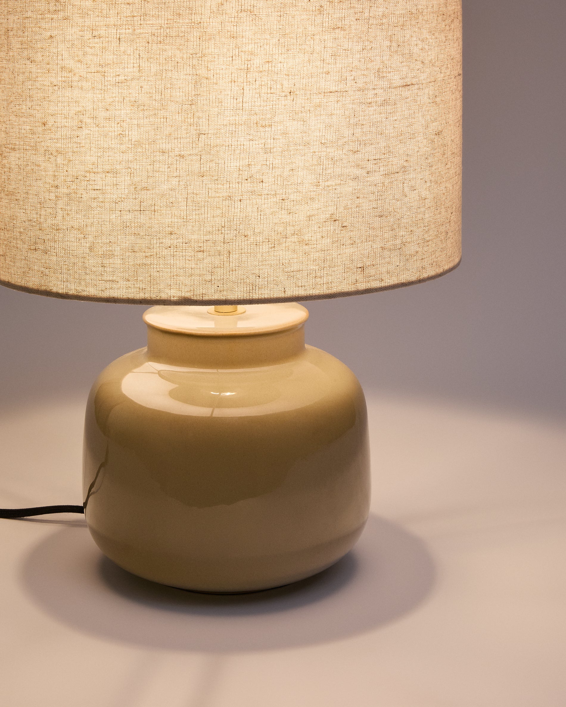 Tay green ceramic and beige linen table lamp - Detail