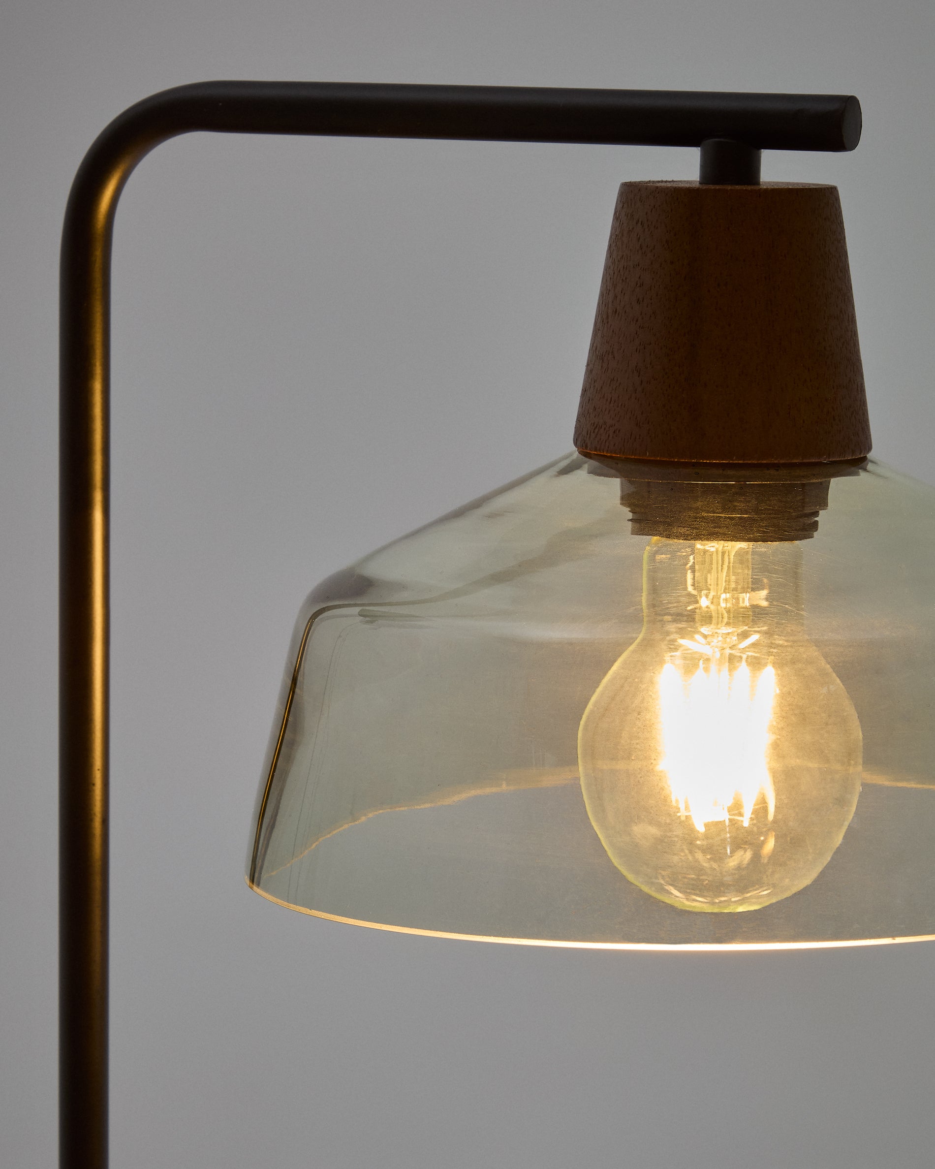 Silex table lamp with a metal foot in green glass - Detail