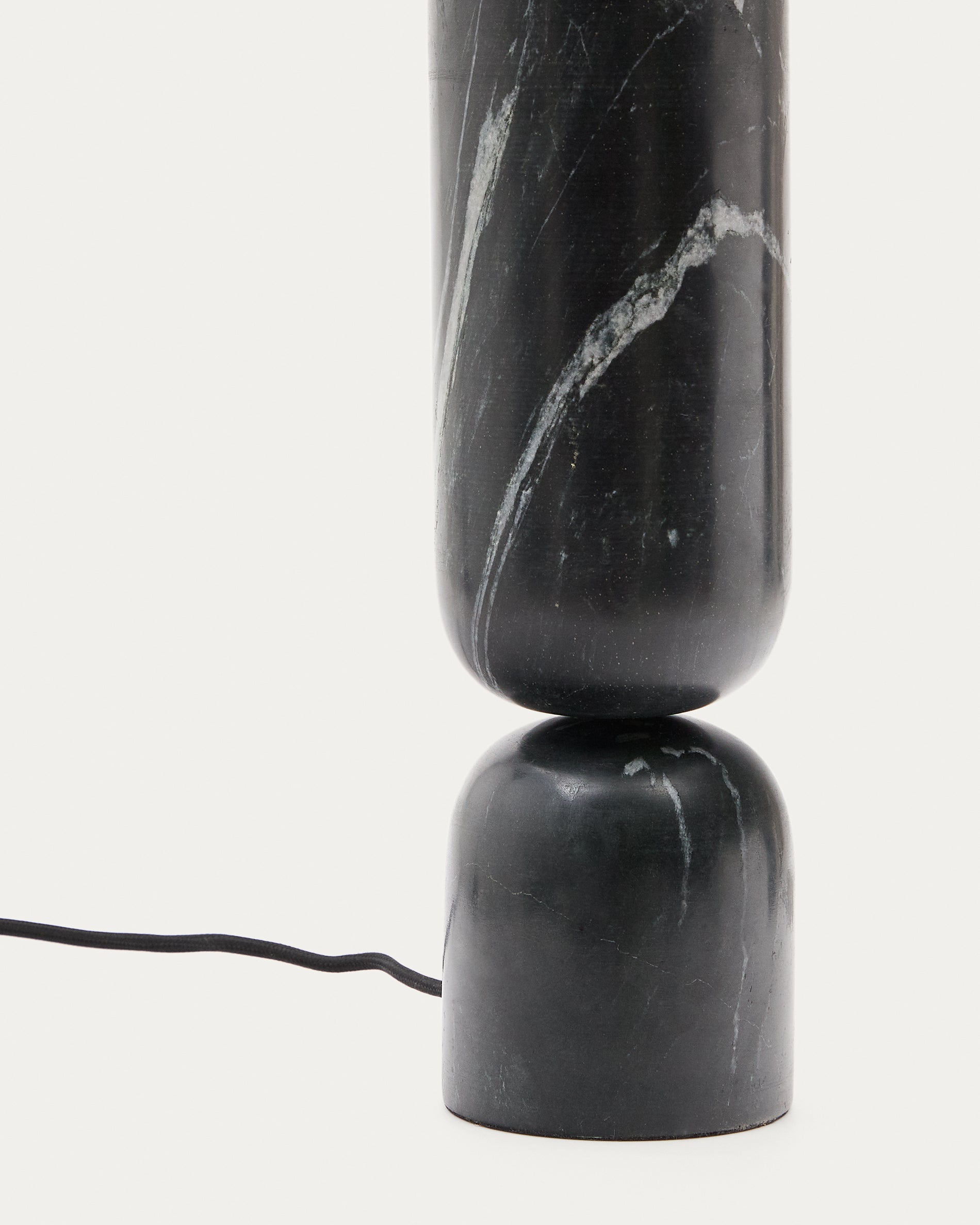 Vex table lamp in black marble with a black linen shade - Detail