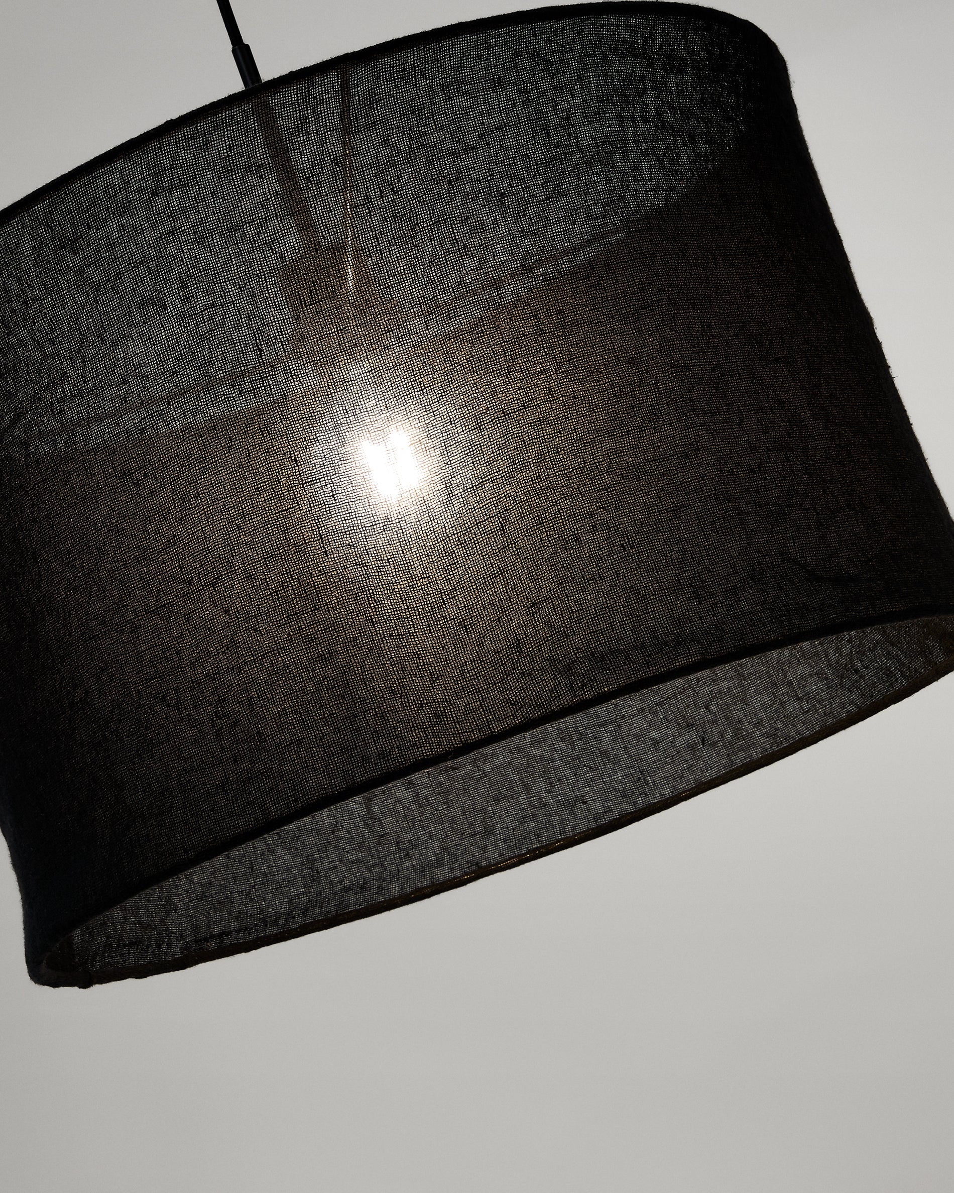 Mariela linen ceiling lamp shade in a black finish Ø 50 x 30 cm - Detail