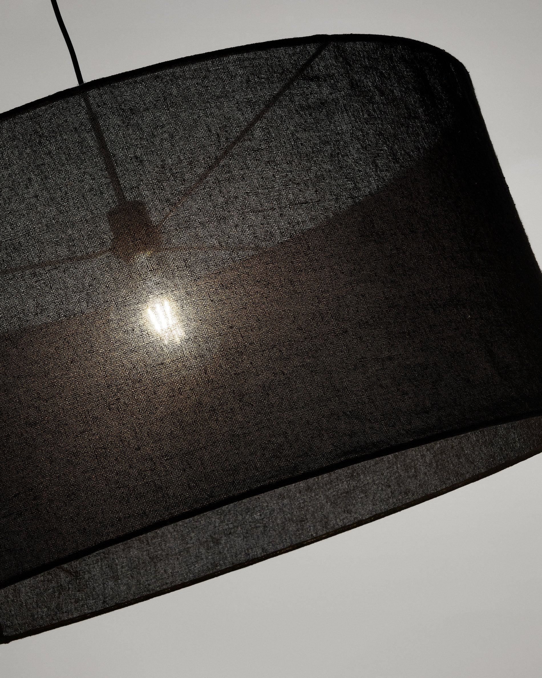 Mariela linen ceiling lamp shade in a black finish Ø 80 x 40 cm - Detail
