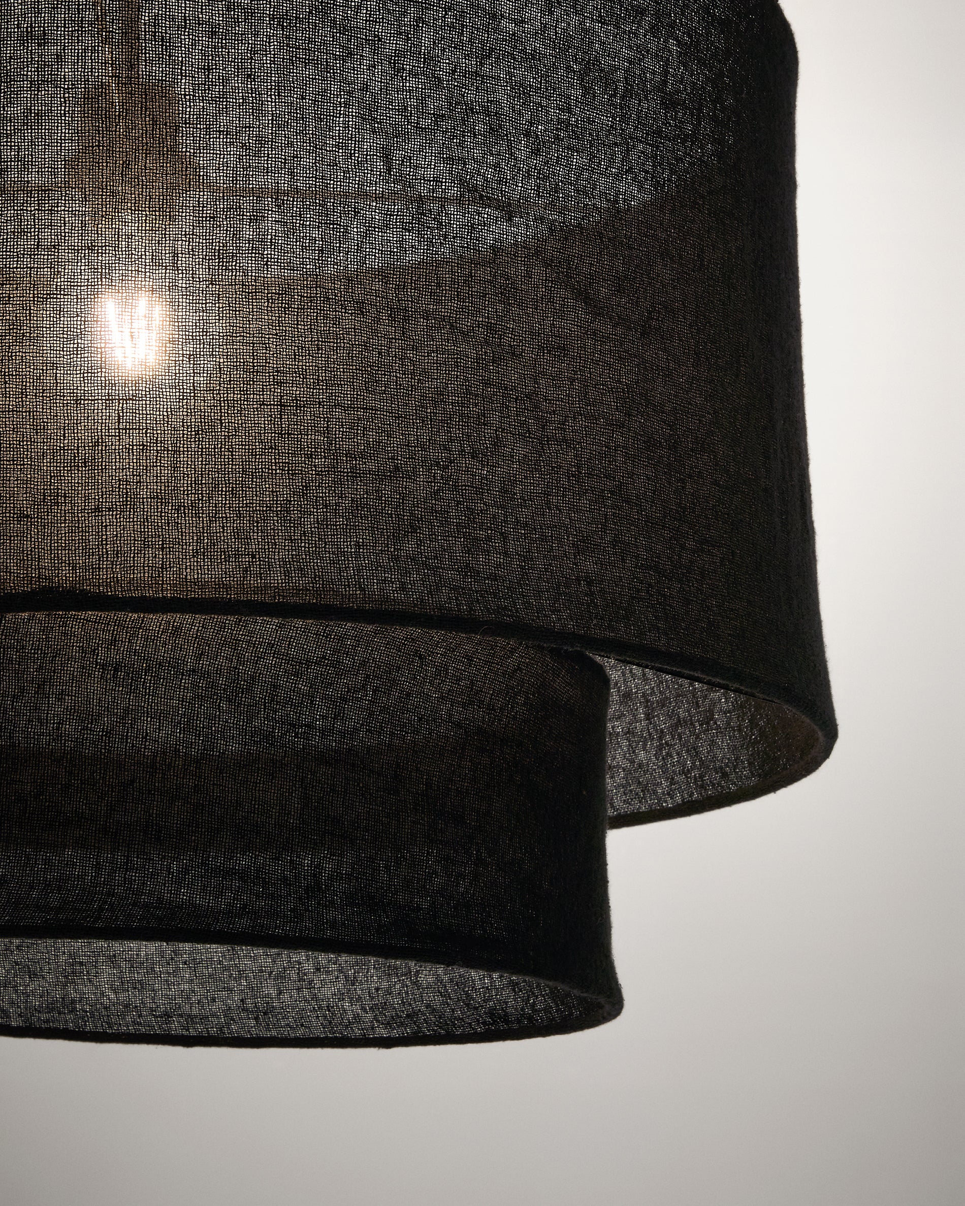 Mariela linen ceiling lamp shade in a black finish Ø 60 x 40 cm - Detail