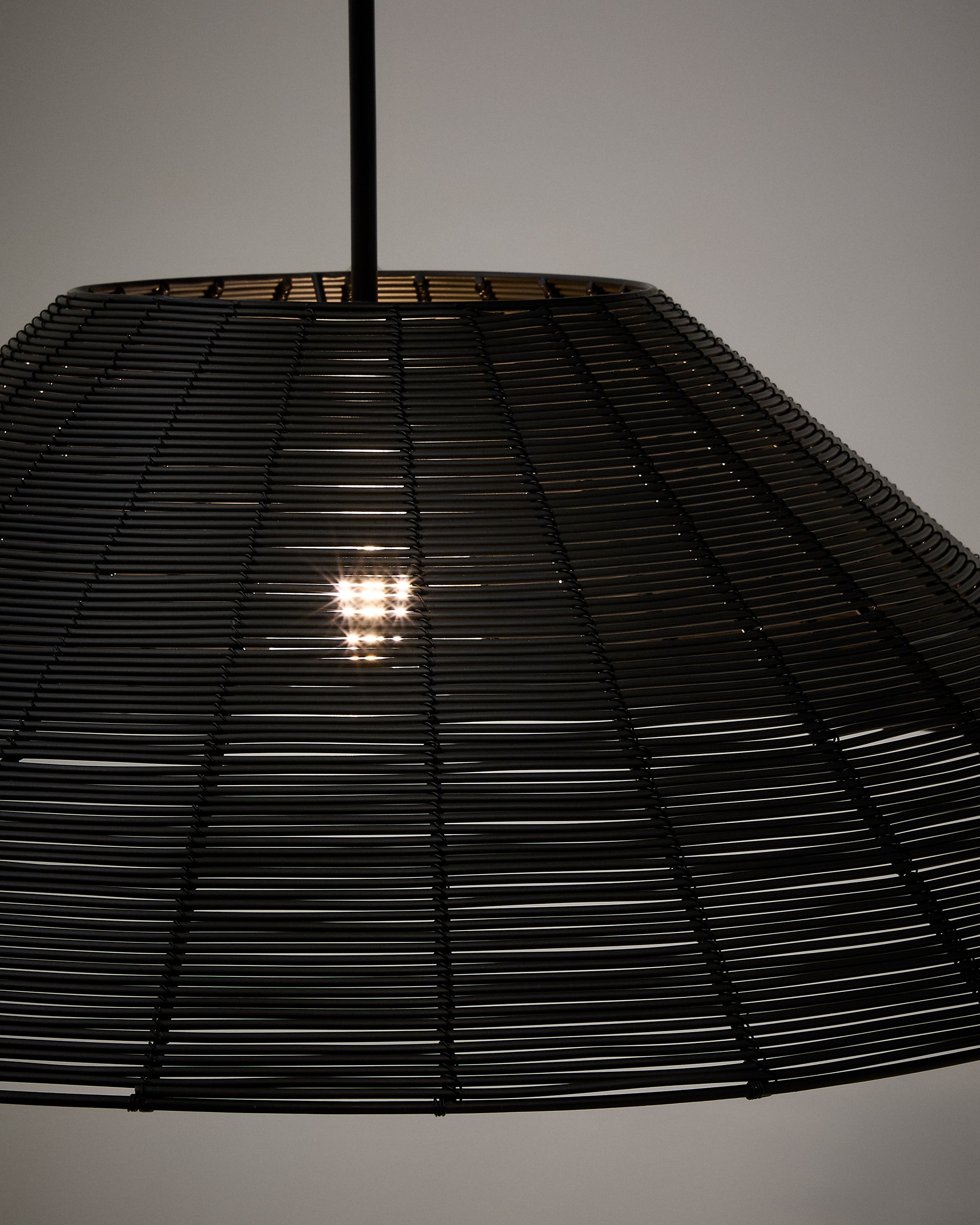 Saranella lampshade for outdoor ceiling lamp in black synthetic rattan Ø 70cm - Detail