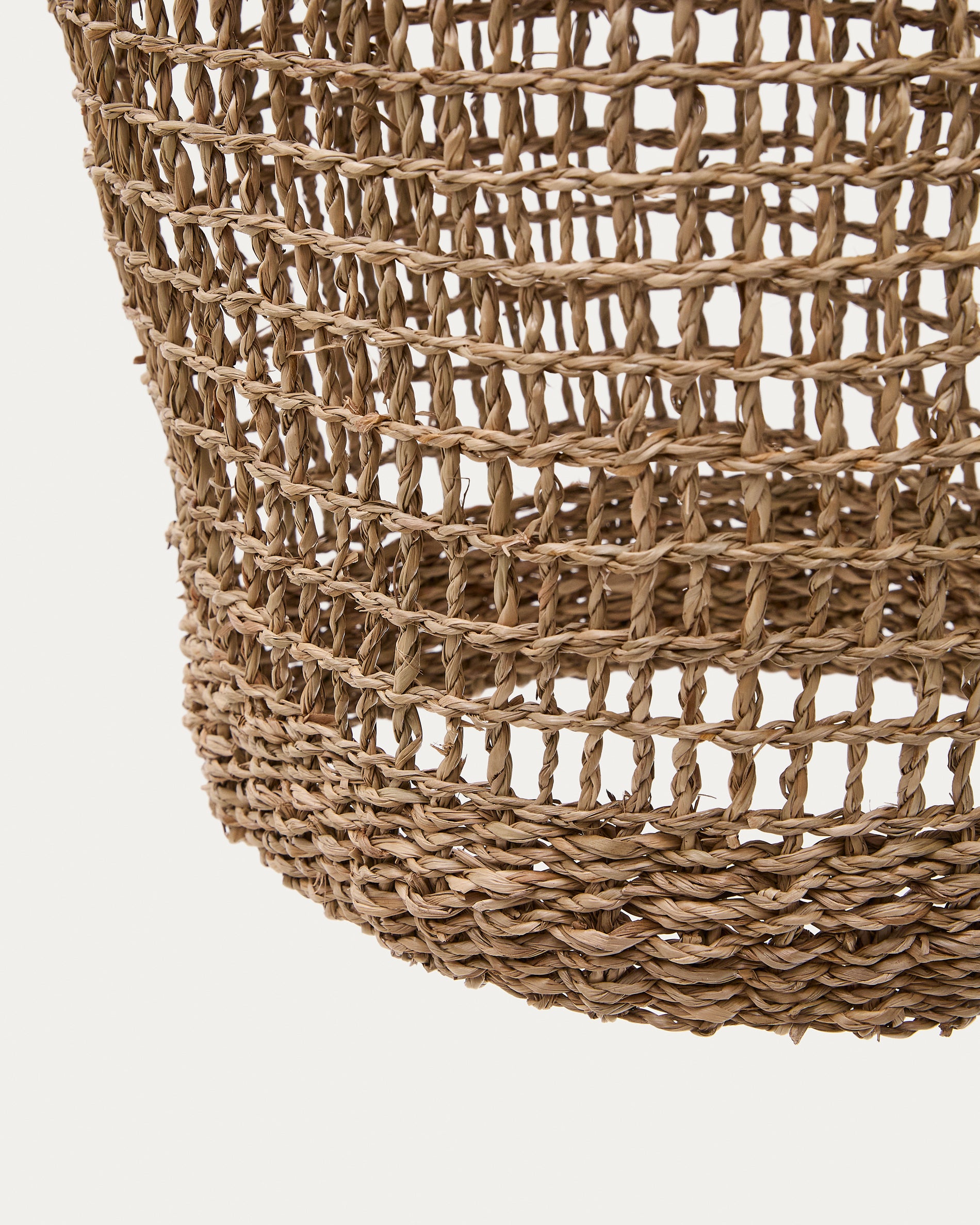 Laiar rattan ceiling lamp shade with natural finish, diameter: 27 cm