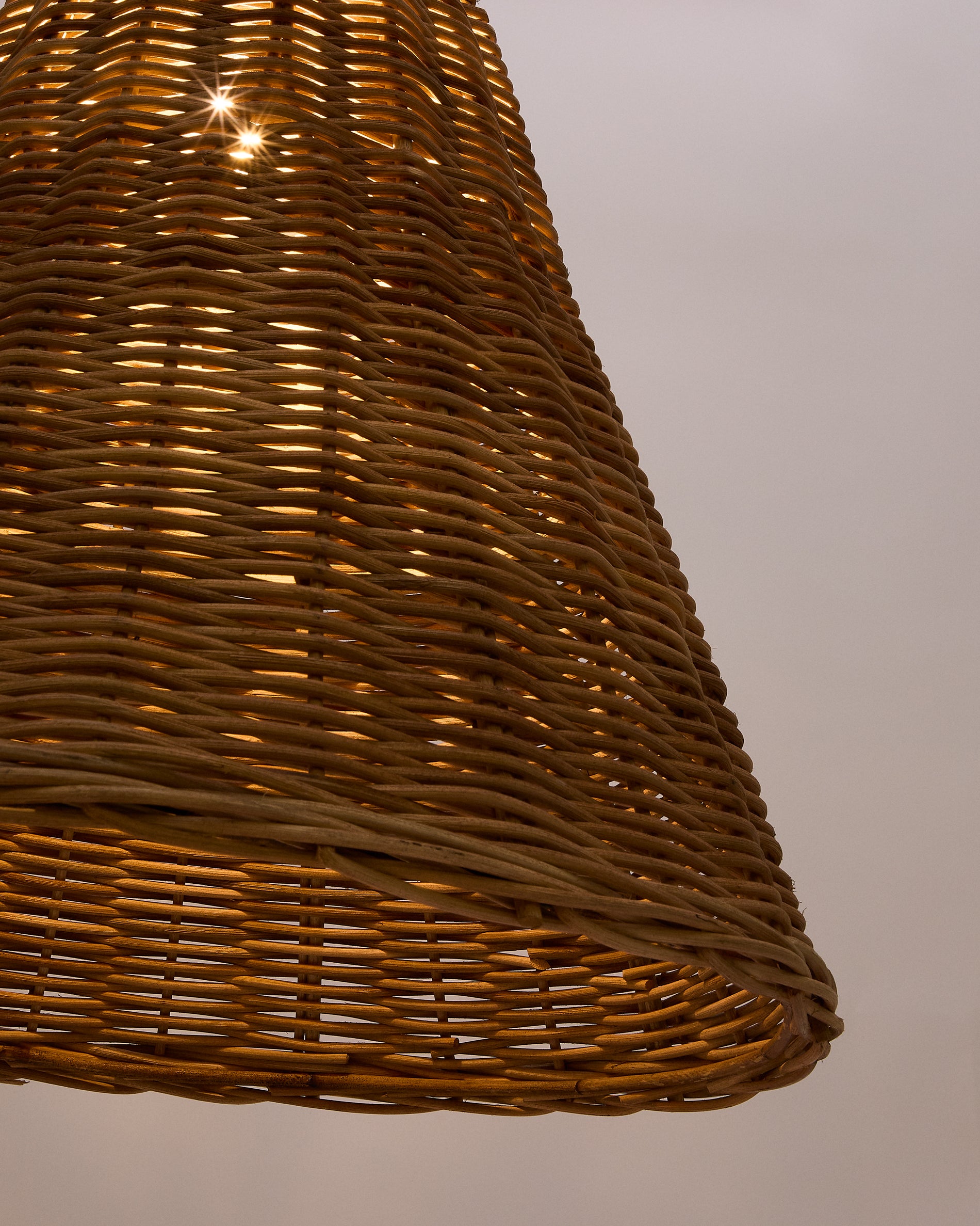 Calvia rattan ceiling lamp shade in a natural finish Ø 60 cm - Detail