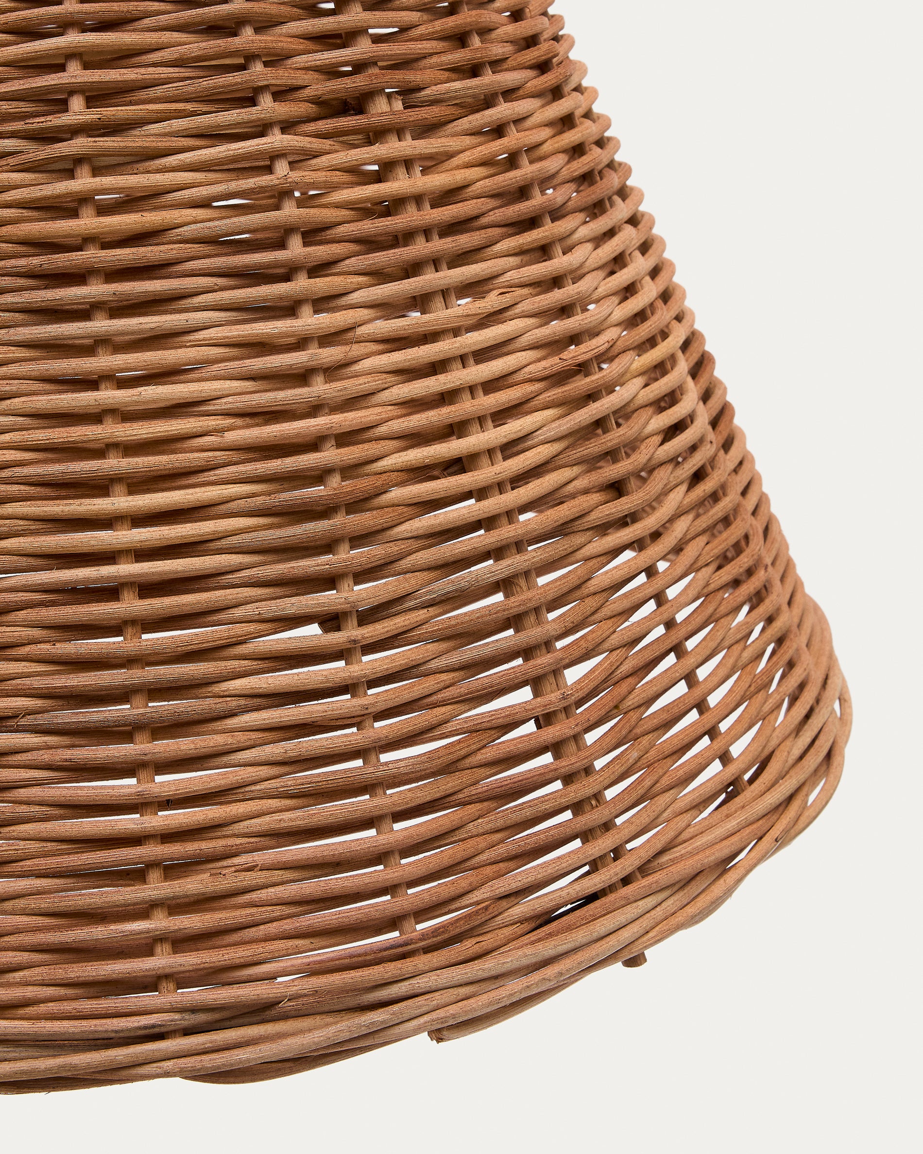 Calvia rattan ceiling lamp shade in a natural finish Ø 60 cm - Detail