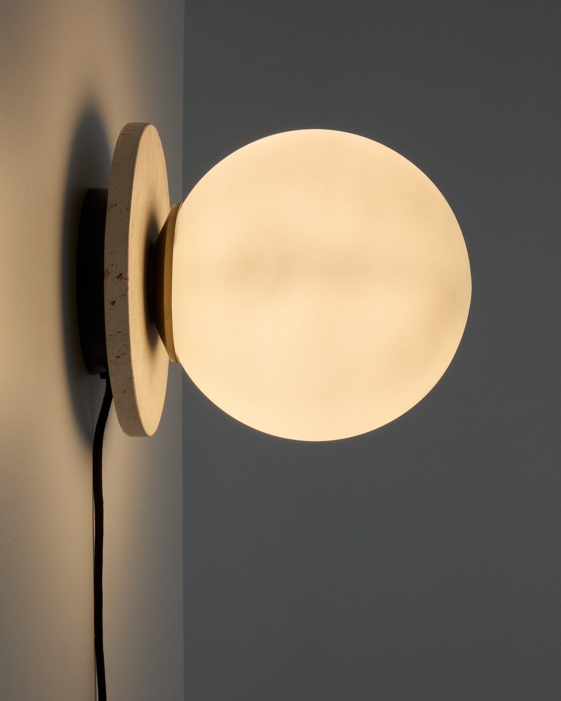 Malachi glass and travertine stone wall lamp - Detail