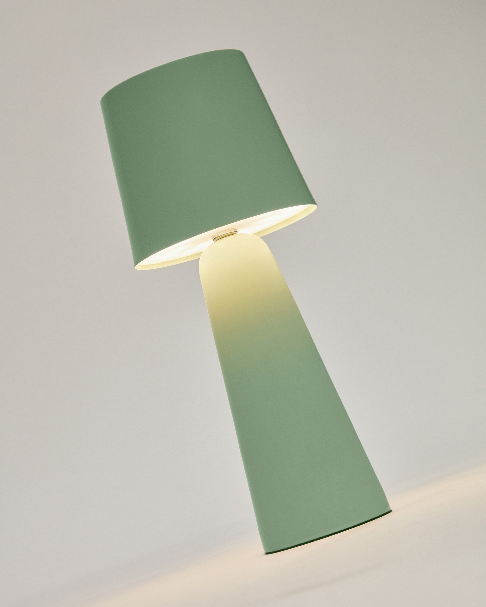 Arenys small outdoor metal table lamp in a turquoise painted finish - Detail