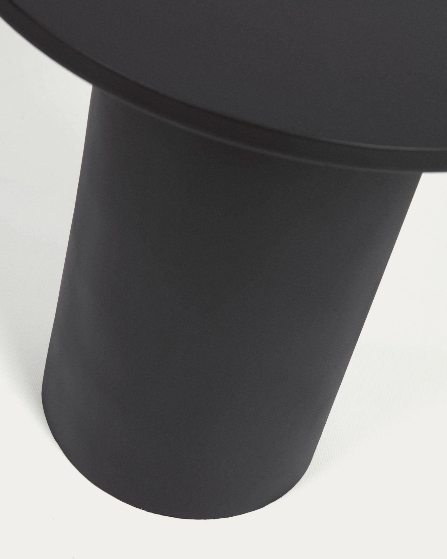Fleksa round side table in black metal Ø 45 cm - Detail