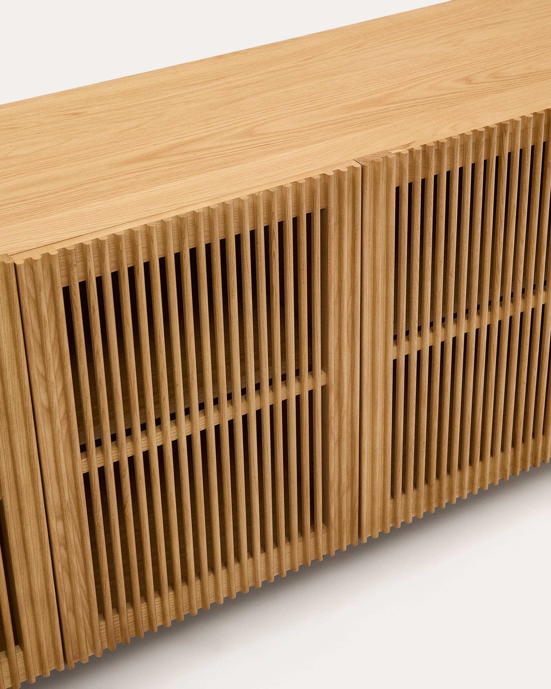 Beyla 4-door sideboard in solid oak wood and oak veneer 180 x 71.5cm FSC 100% - Detail