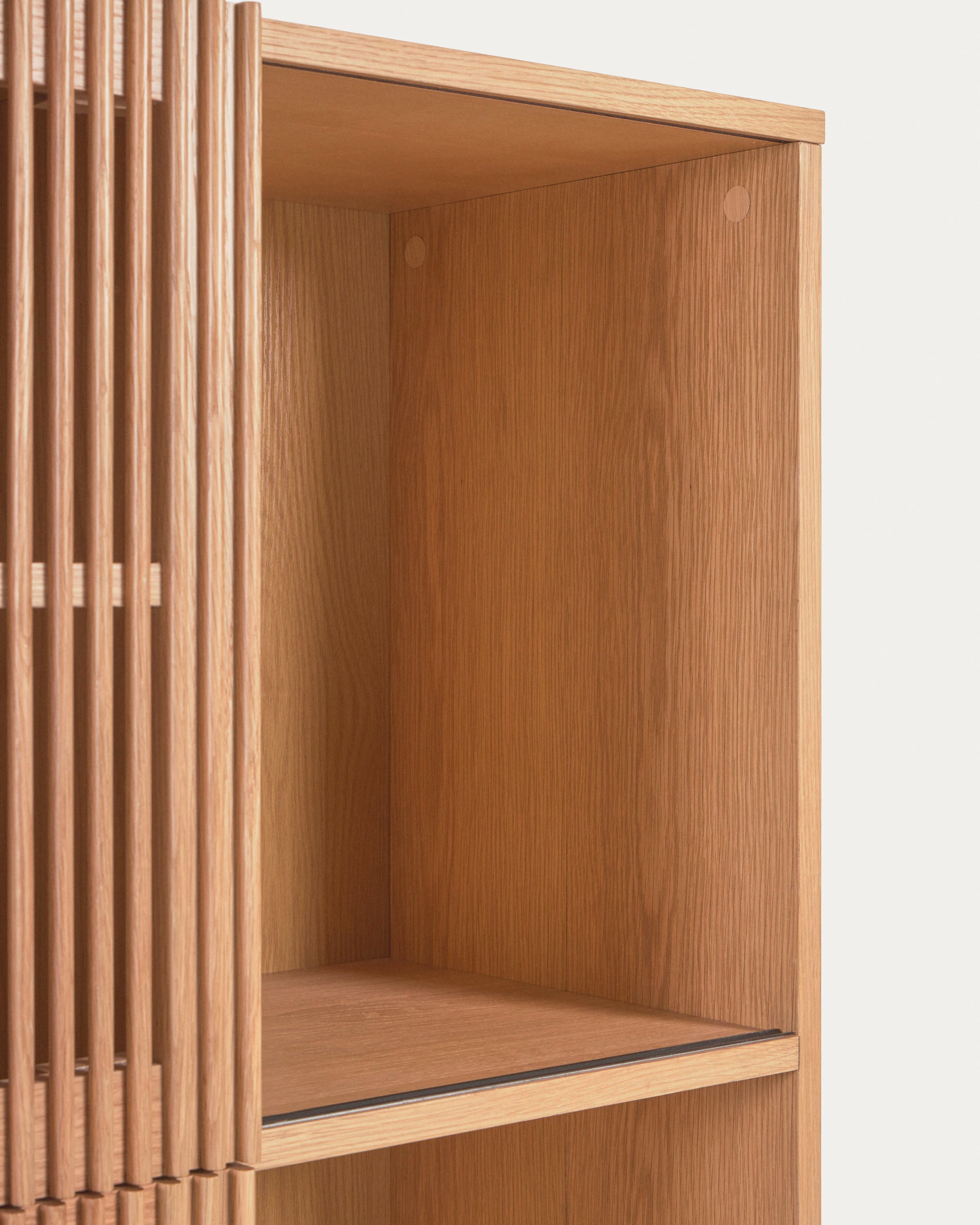 Beyla shelf unit in solid oak wood and oak veneer 84.5 x 170cm FSC 100% - Detail