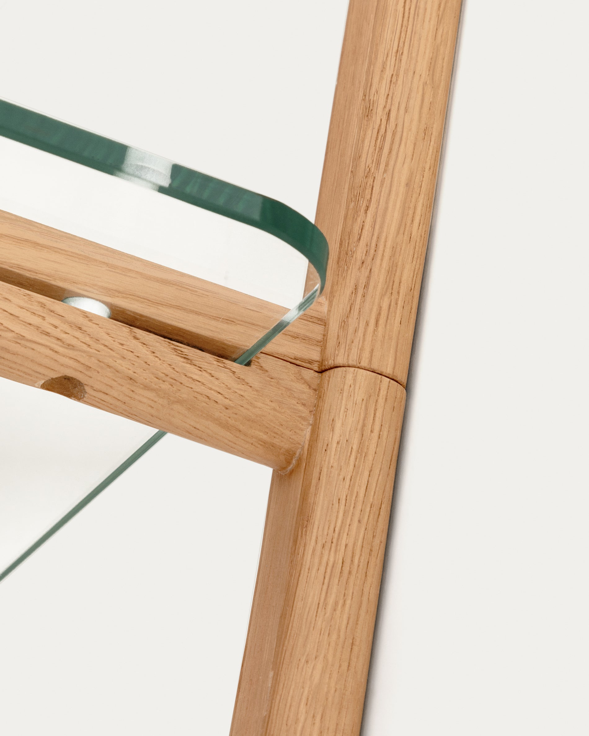 Sitra modular shelf, 6 glass shelves and FSC Mix Credit solid oak wood, 90 cm - Detail