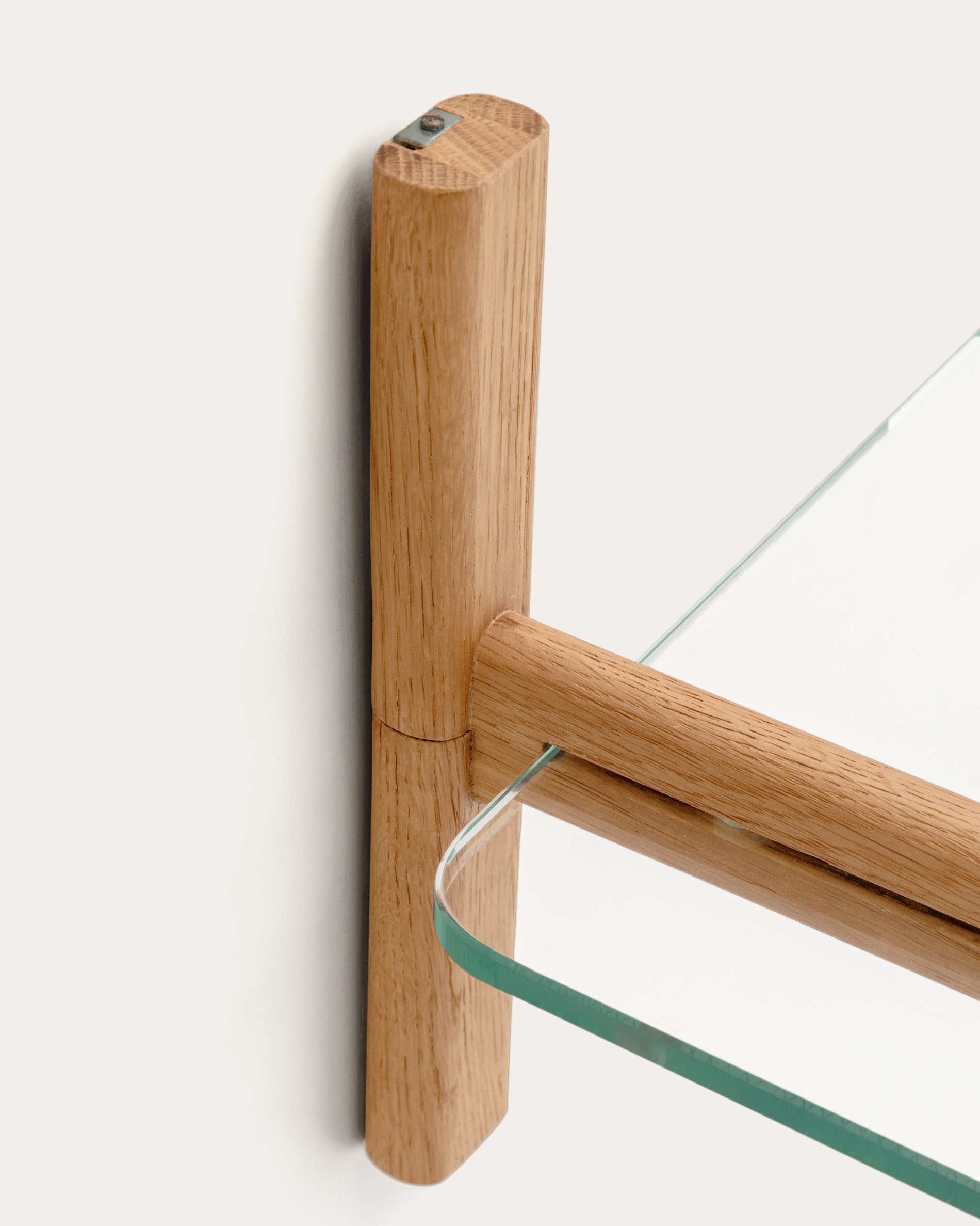 Sitra modular shelf, 6 glass shelves and FSC Mix Credit solid oak wood, 90 cm - Detail