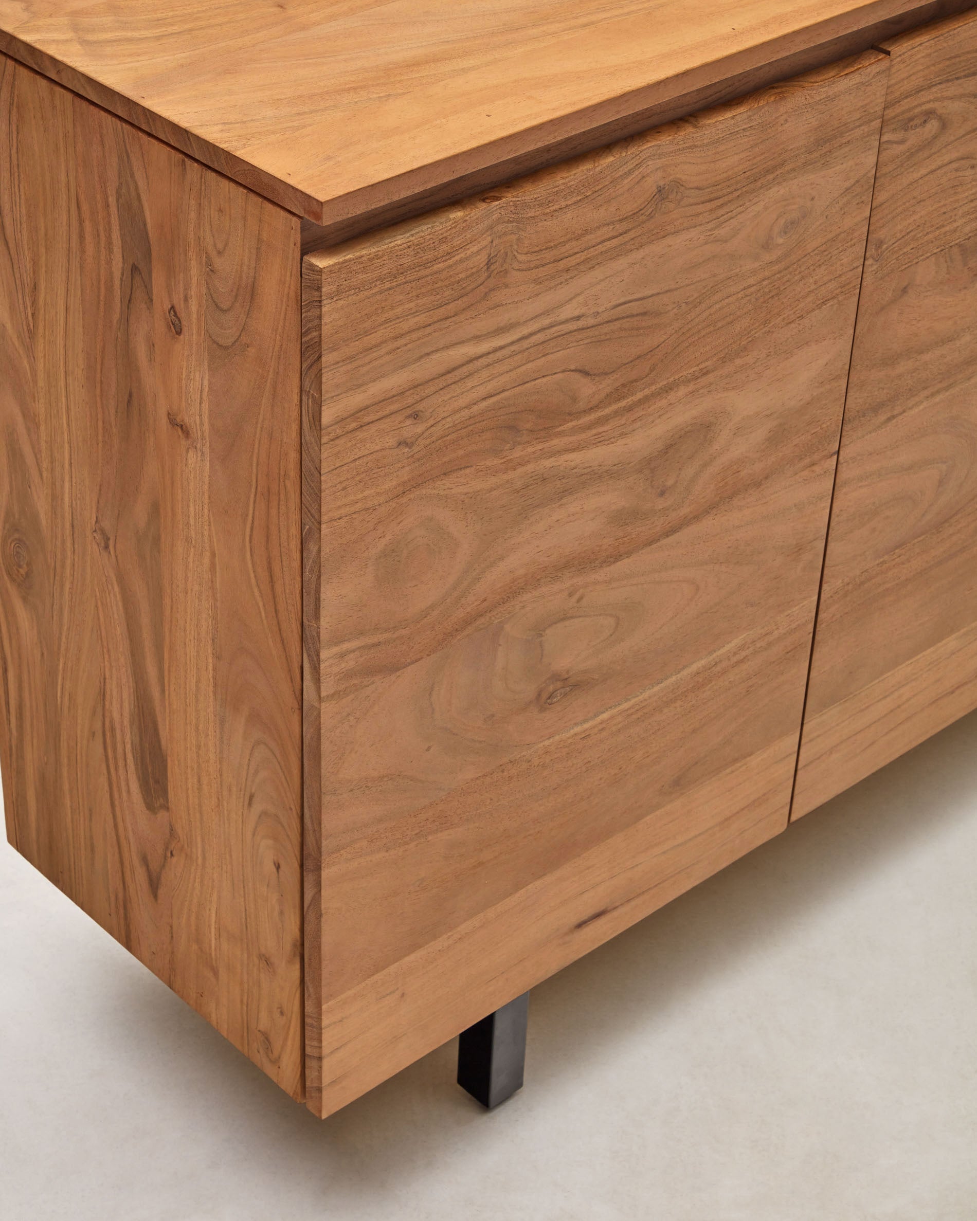 Uxue 3-door sideboard in solid acacia wood with bleached finish 150 x 88cm - Detail