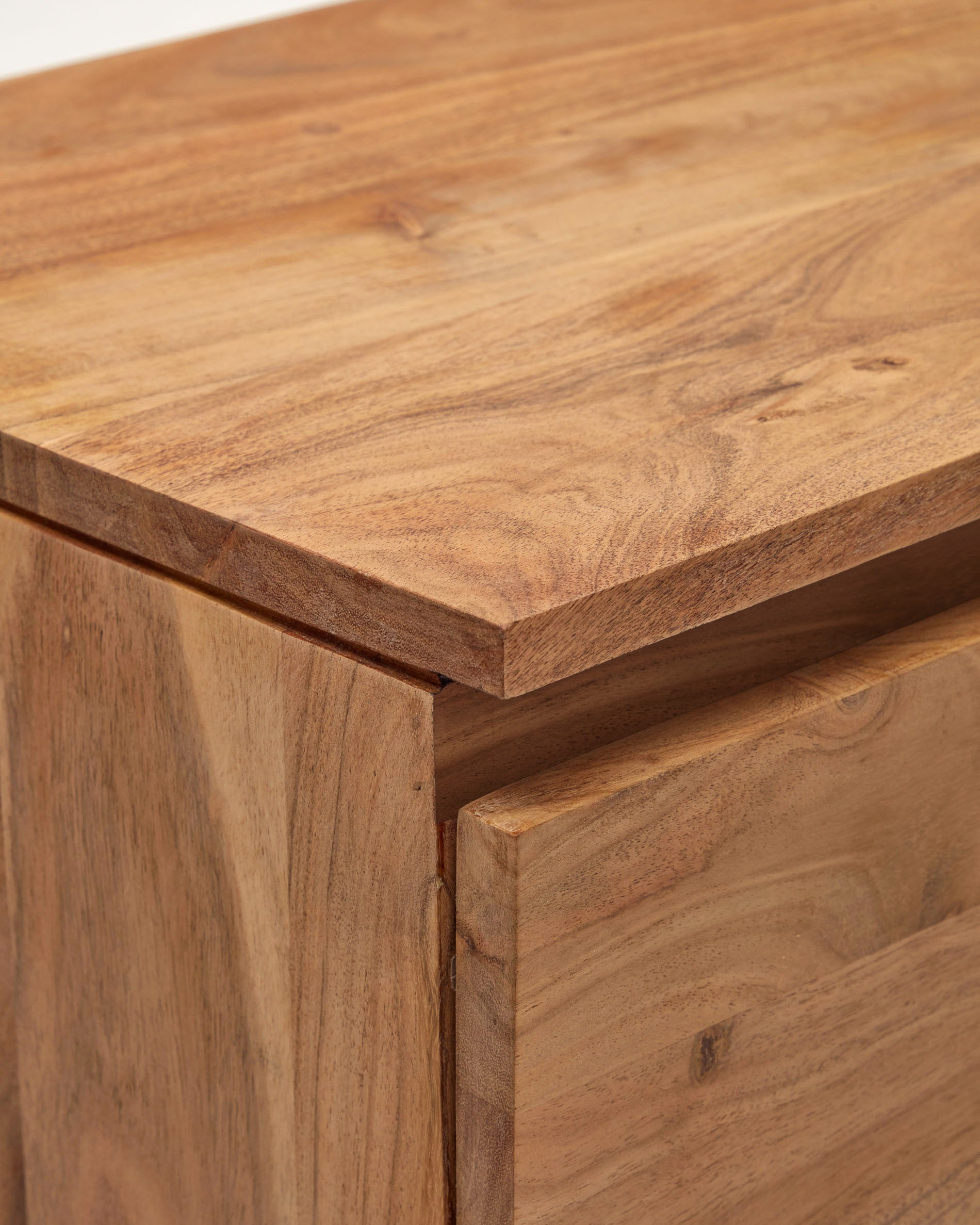 Uxue 3-door sideboard in solid acacia wood with bleached finish 150 x 88cm - Detail