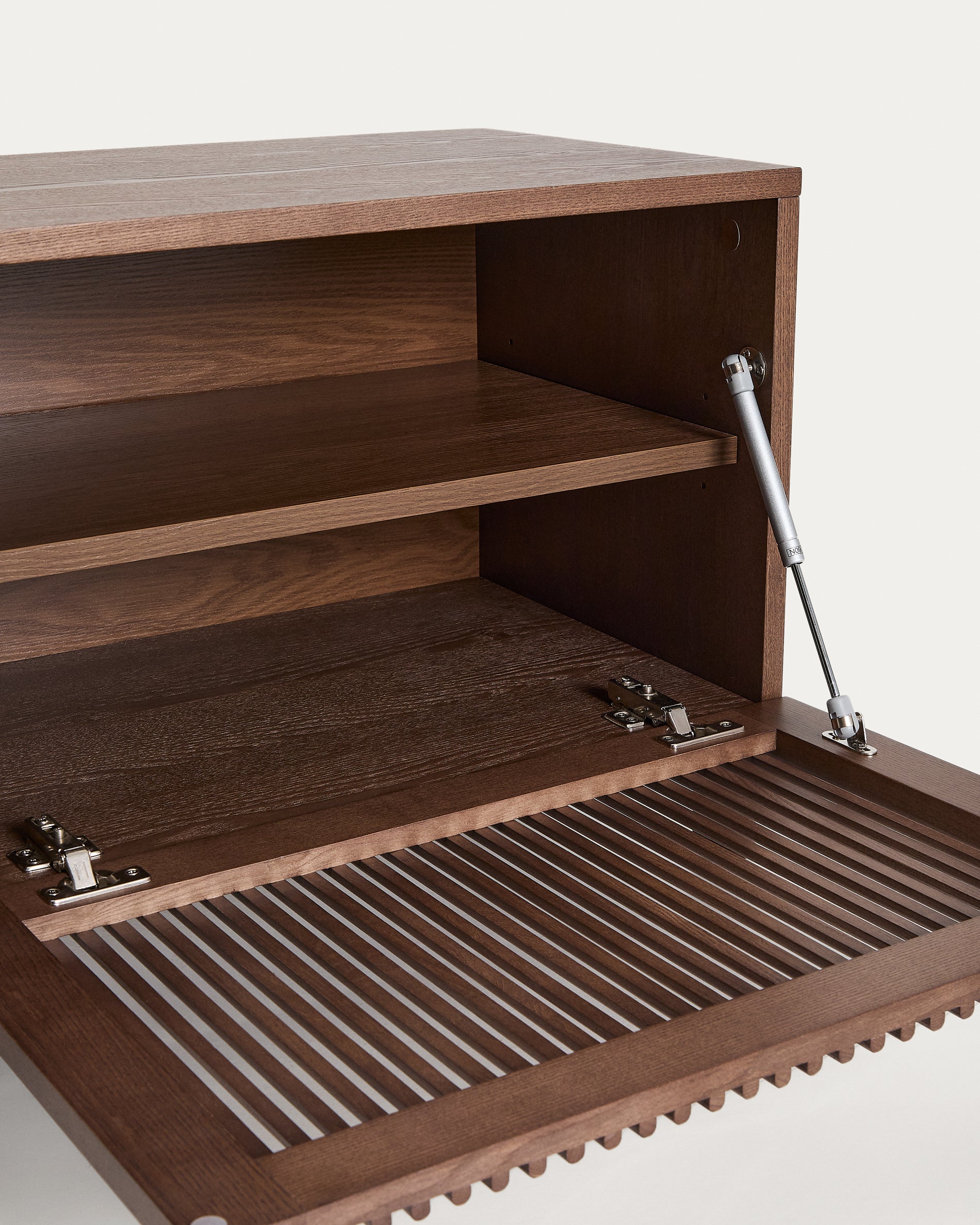 Beyla TV stand in ash veneer and solid ash wood with walnut finish 180 x 49.5cm FSC 100% - Detail
