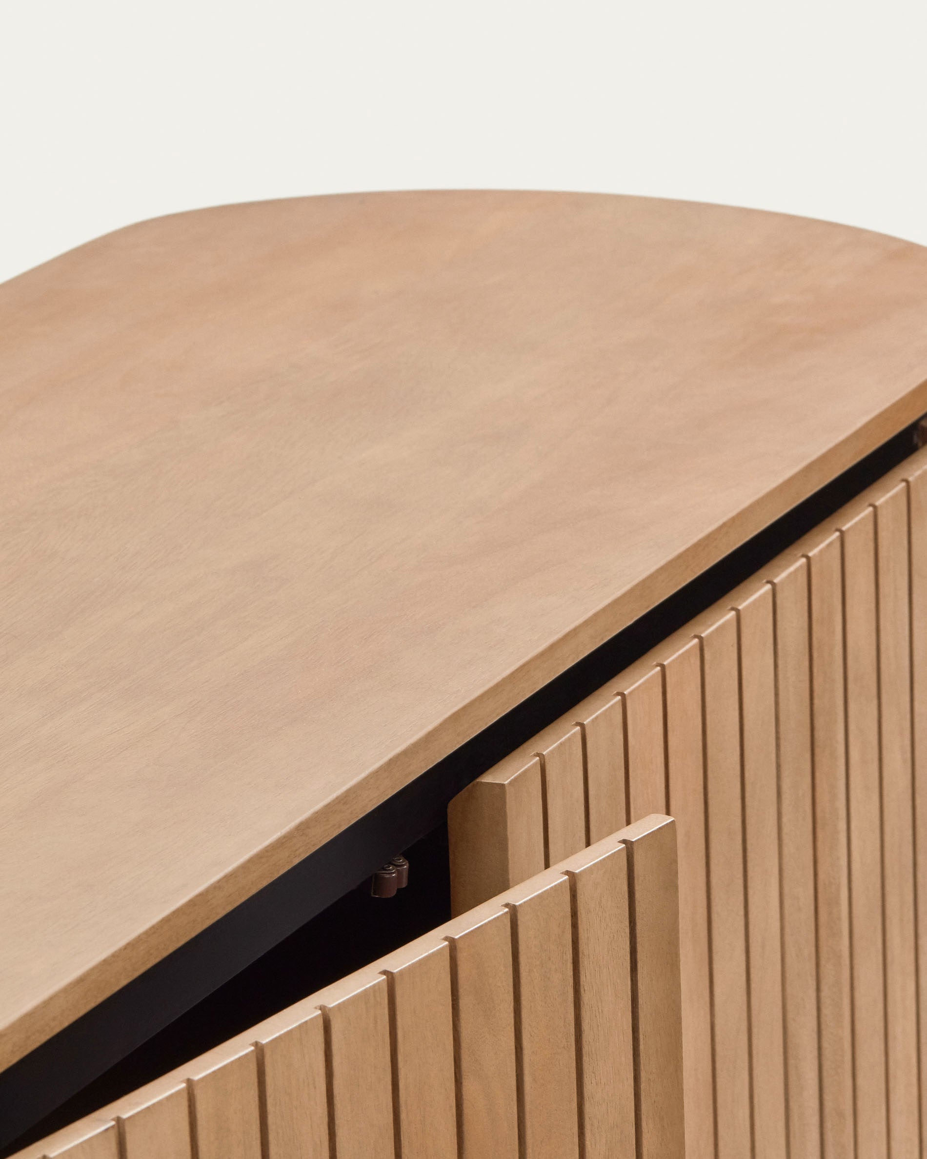 Licia sideboard with 2 doors made from solid mango wood and painted black metal 120 x 80cm - Detail