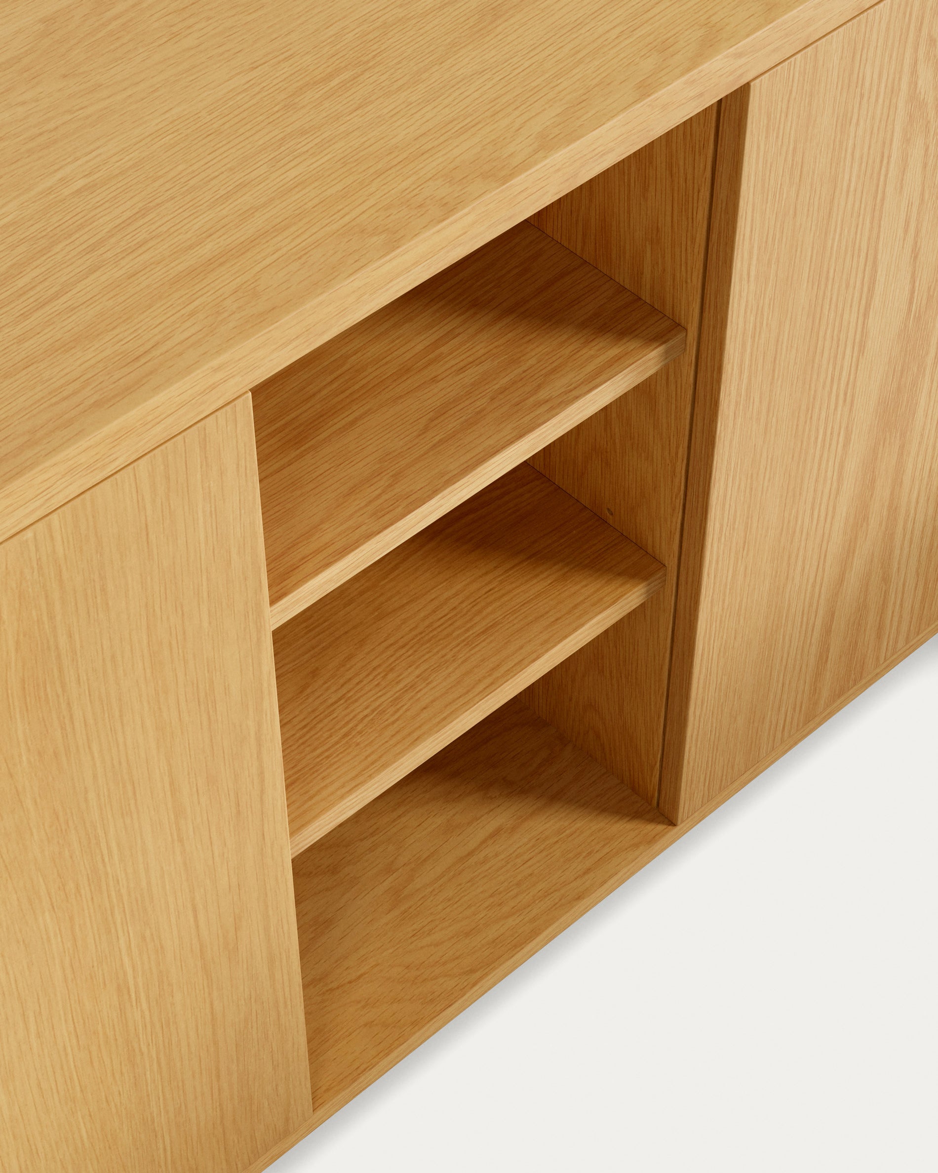 Abilen oak wood veneer 3 door sideboard, 180 x 75 cm FSC 100% - Detail
