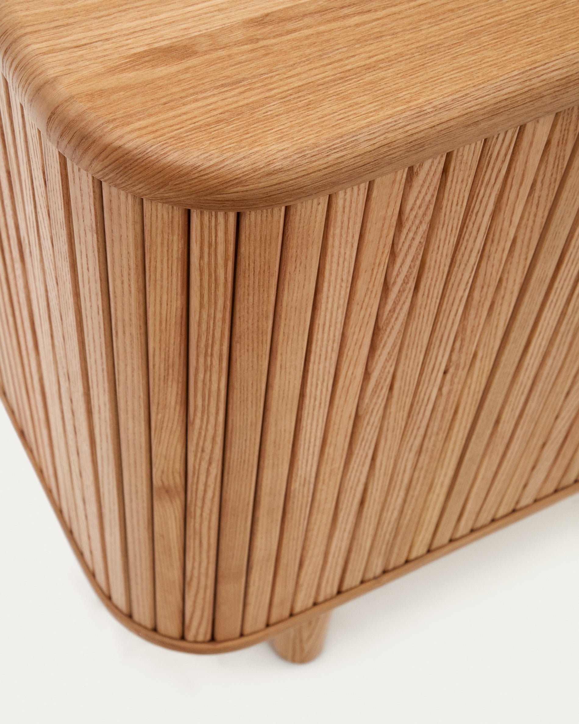 Mailen 2 door sideboard in ash veneer with a natural finish 180 x 75 cm - Detail