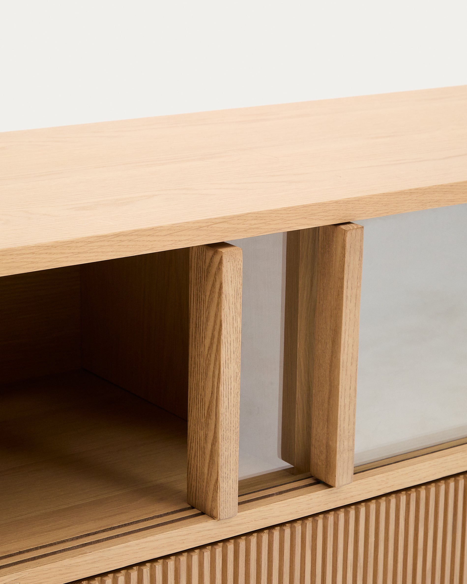 Helvine TV stand 4 doors and 2 drawers oak veneer and tempered glass, 200 x 54 cm FSC 100% - Detail