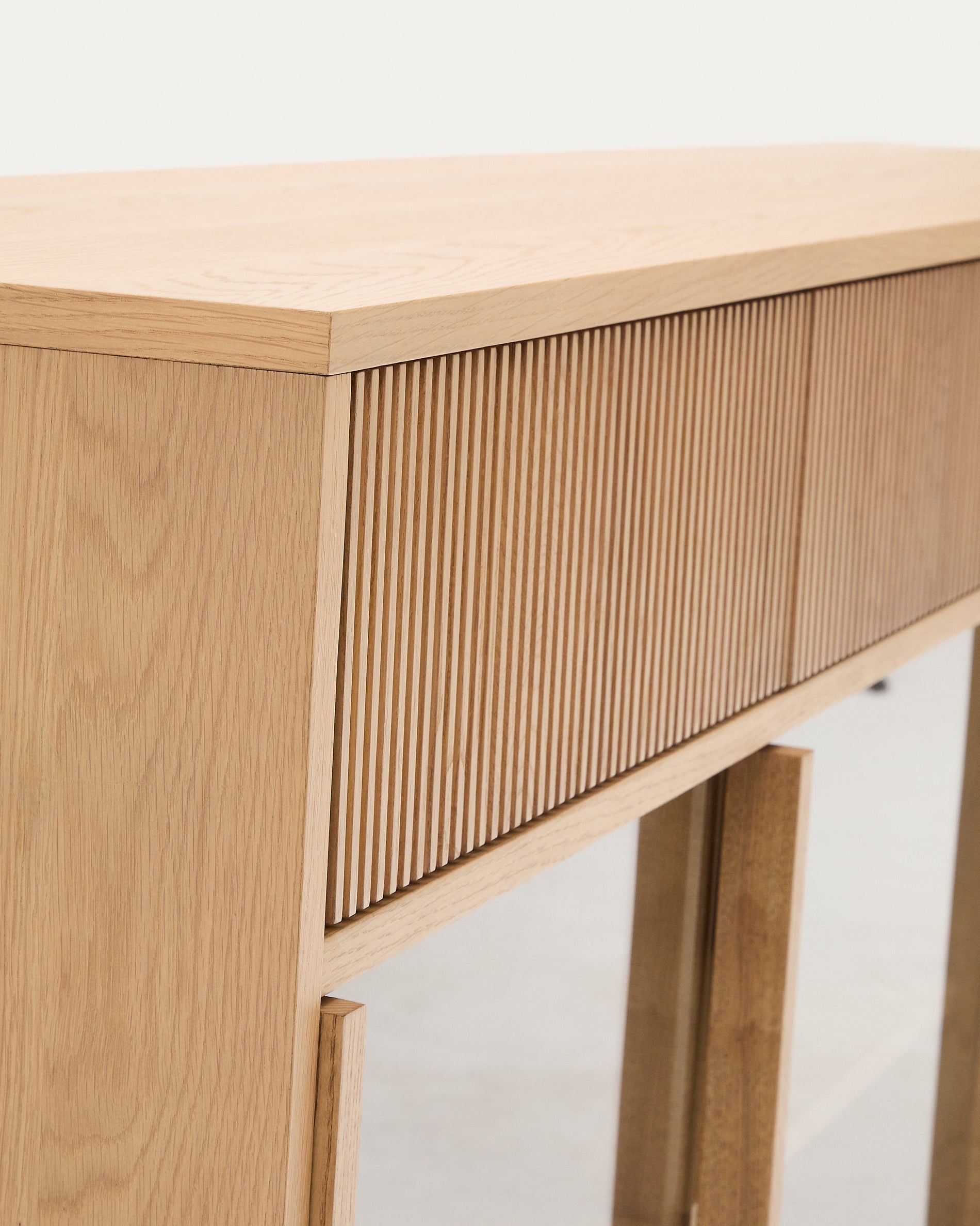Helvine sideboard 4 doors and 4 drawers oak veneer and tempered glass, 200 x 80cm FSC 100% - Detail
