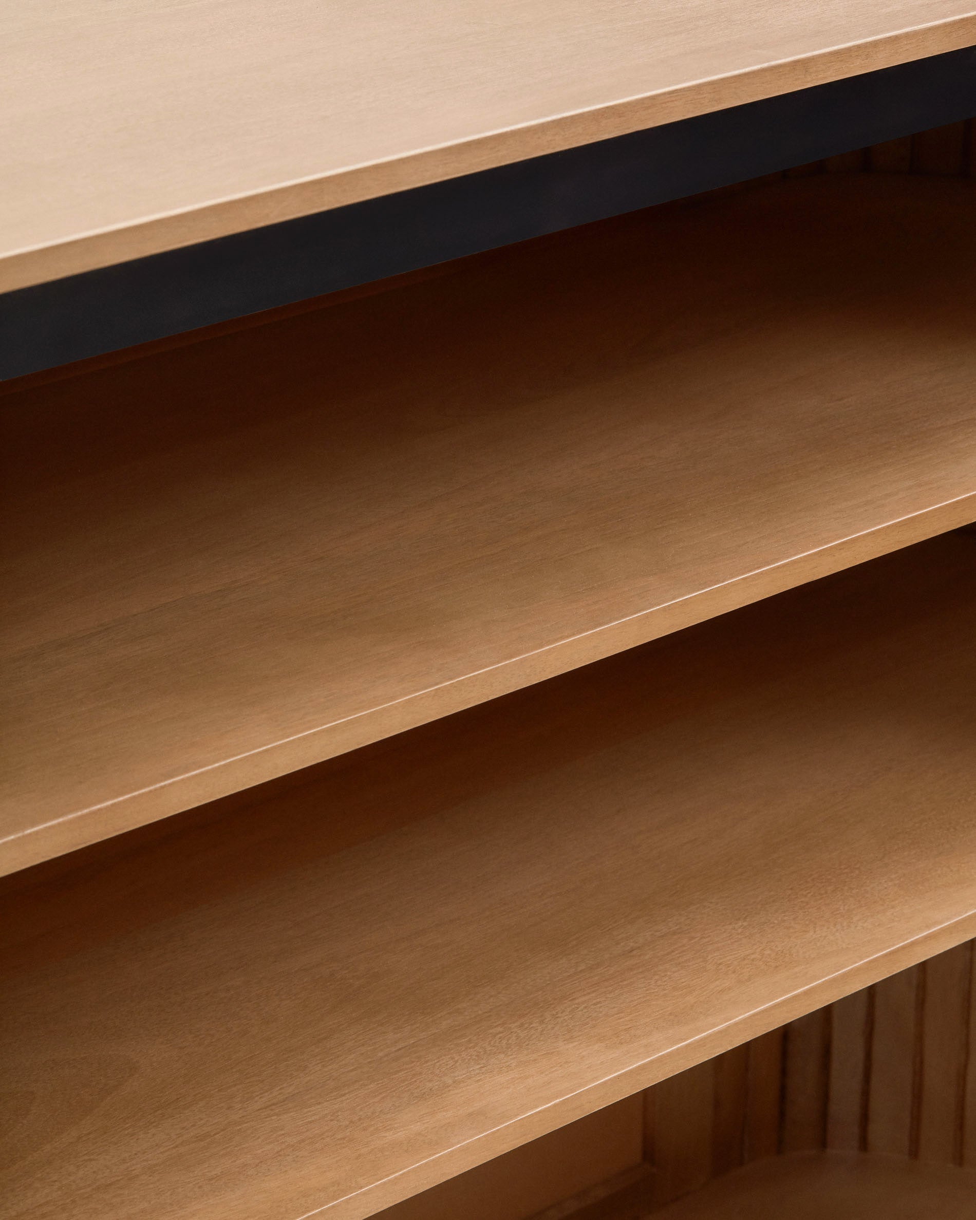 Licia solid mango wood bookshelf with painted black metal, 120 x 90 cm - Detail