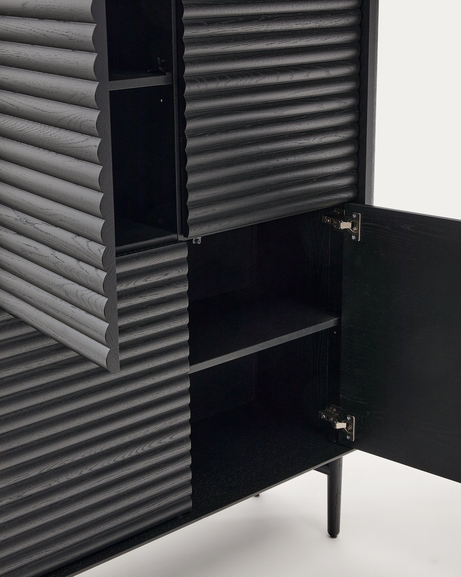 Lenon tall sideboard, 4 doors solid wood and black oak veneer 104,5x144 cm FSC Mix Credit - Detail