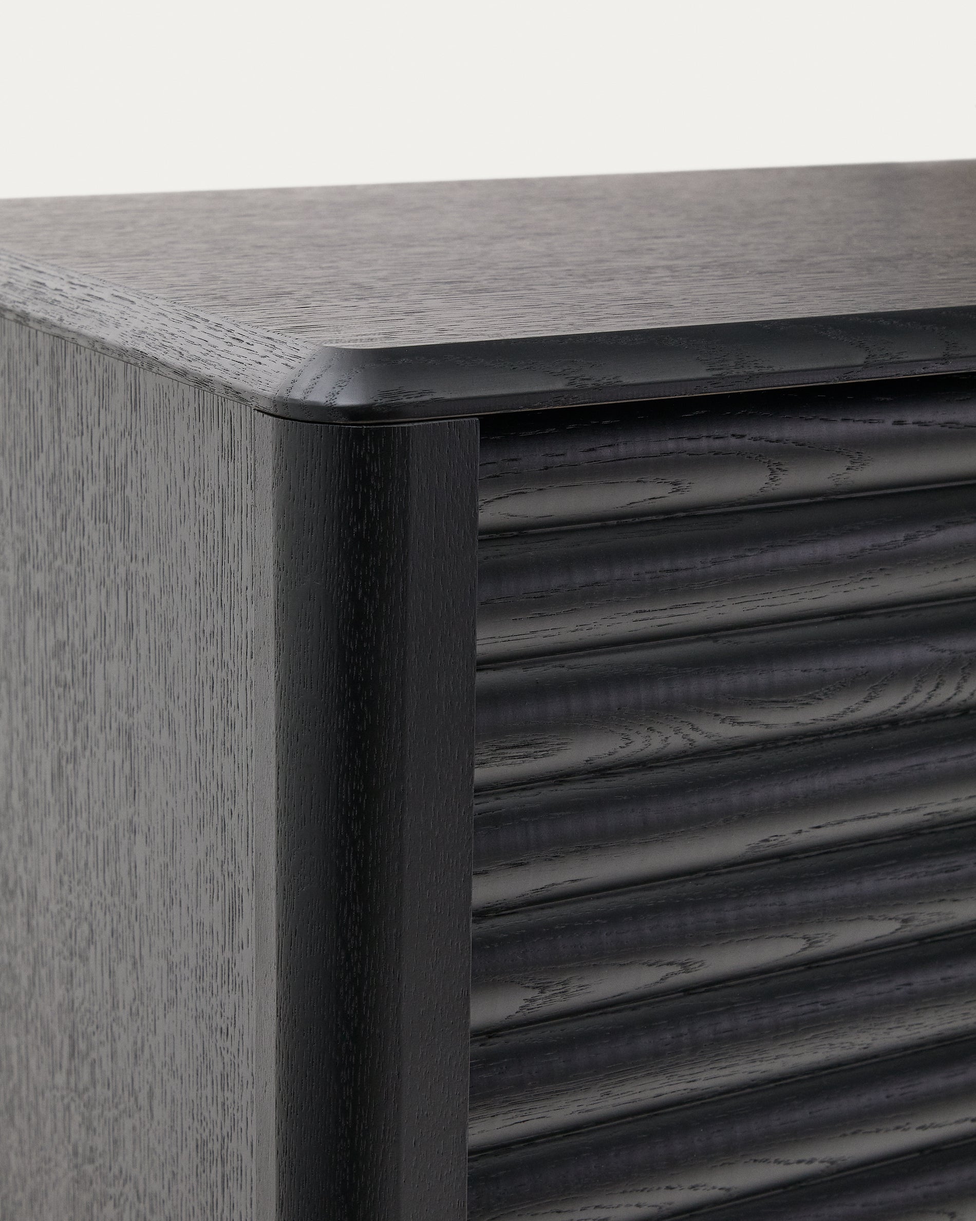 Lenon tall sideboard, 4 doors solid wood and black oak veneer 104,5x144 cm FSC Mix Credit - Detail
