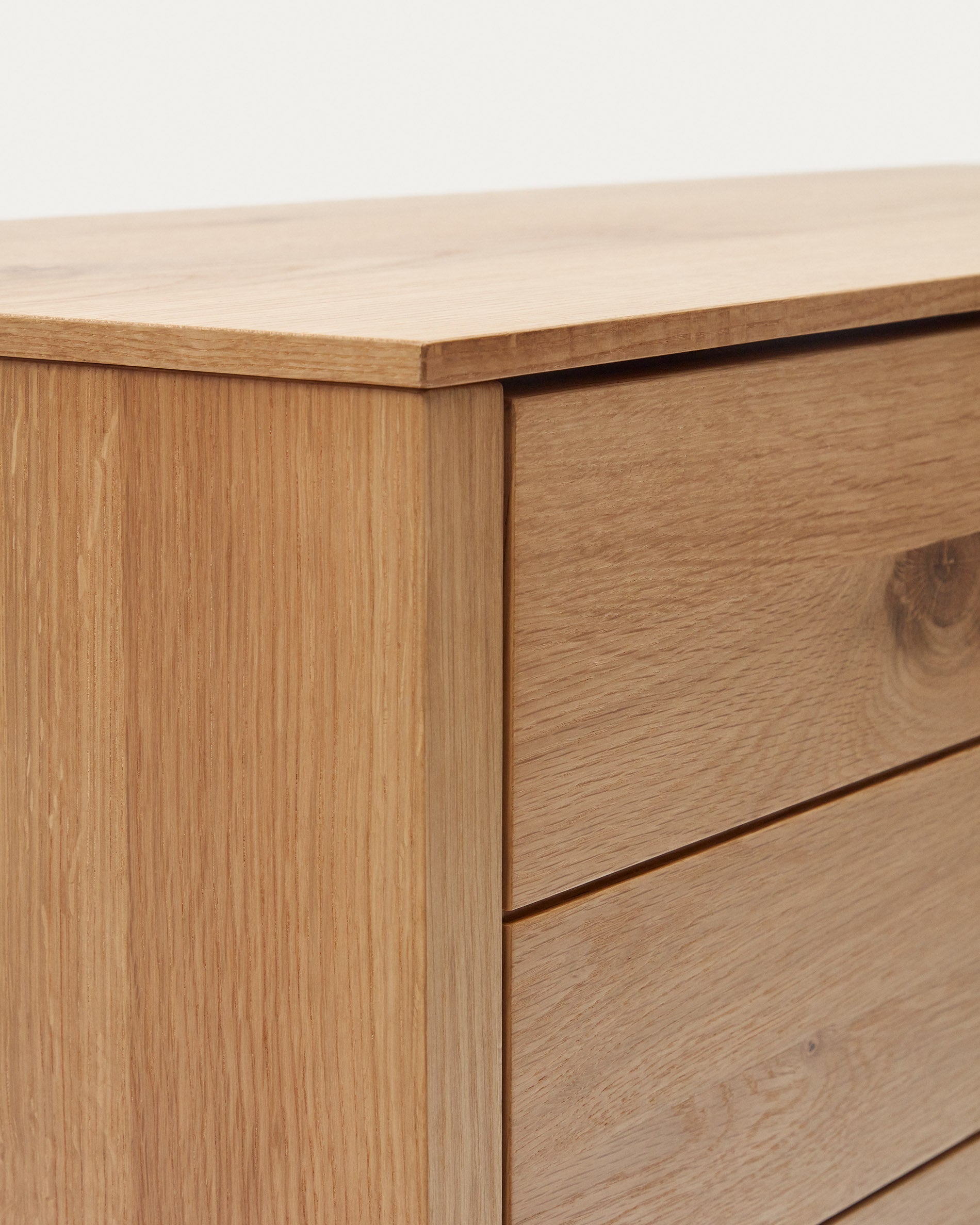 Alguema chest of drawers with 3 drawers in oak wood veneer with natural finish, 100 x 97 cm - Detail