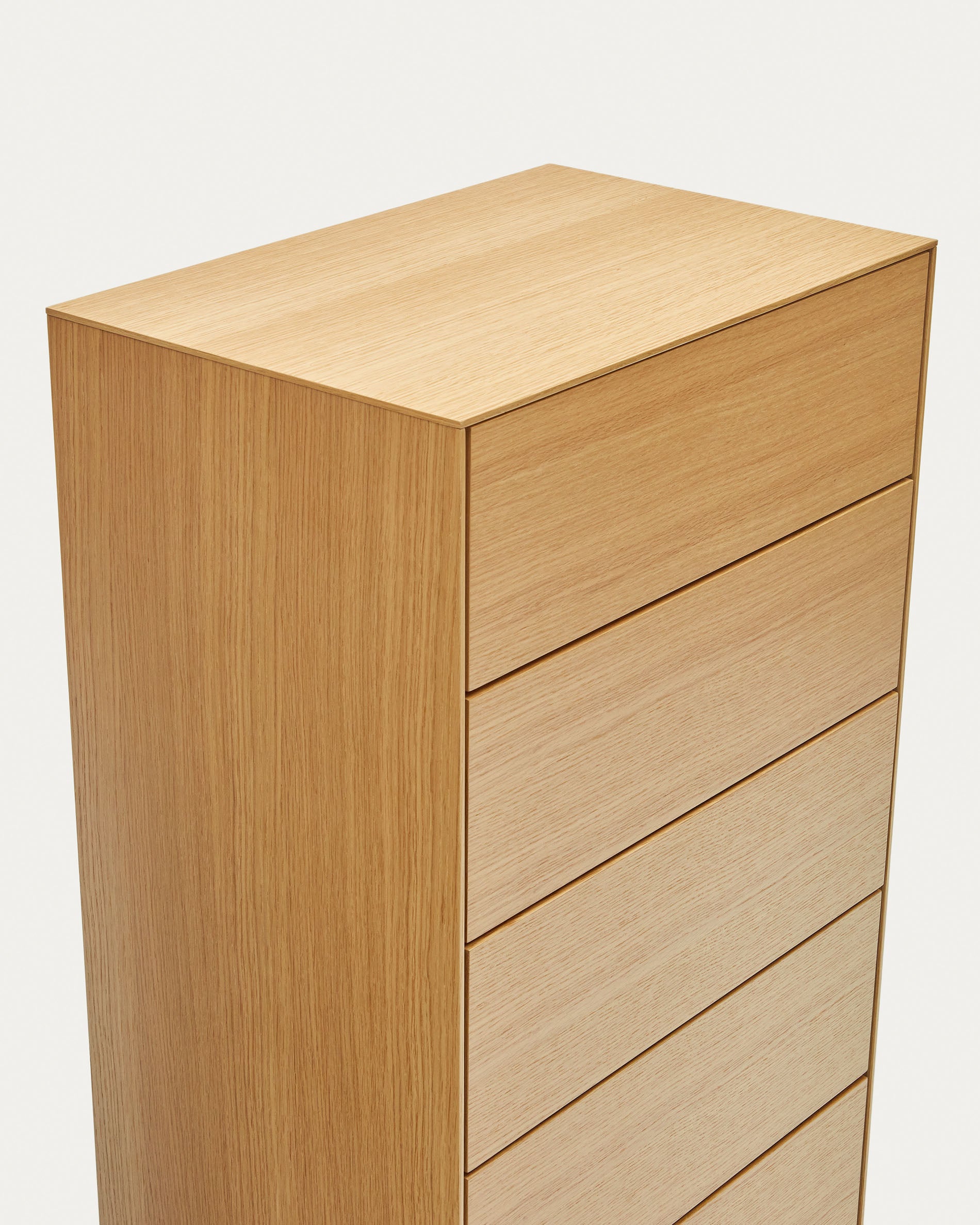 Vedrana 5 drawer chest of drawers in oak veneer with black steel legs, 60 x 114 cm - Detail