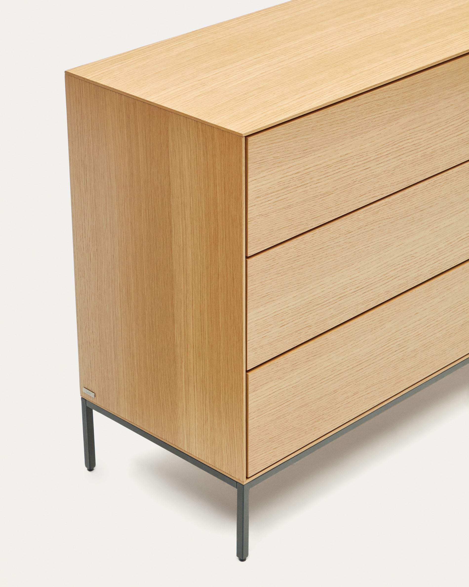 Vedrana 3 drawer chest of drawers in oak veneer with black steel legs, 110 x 75 cm - Detail