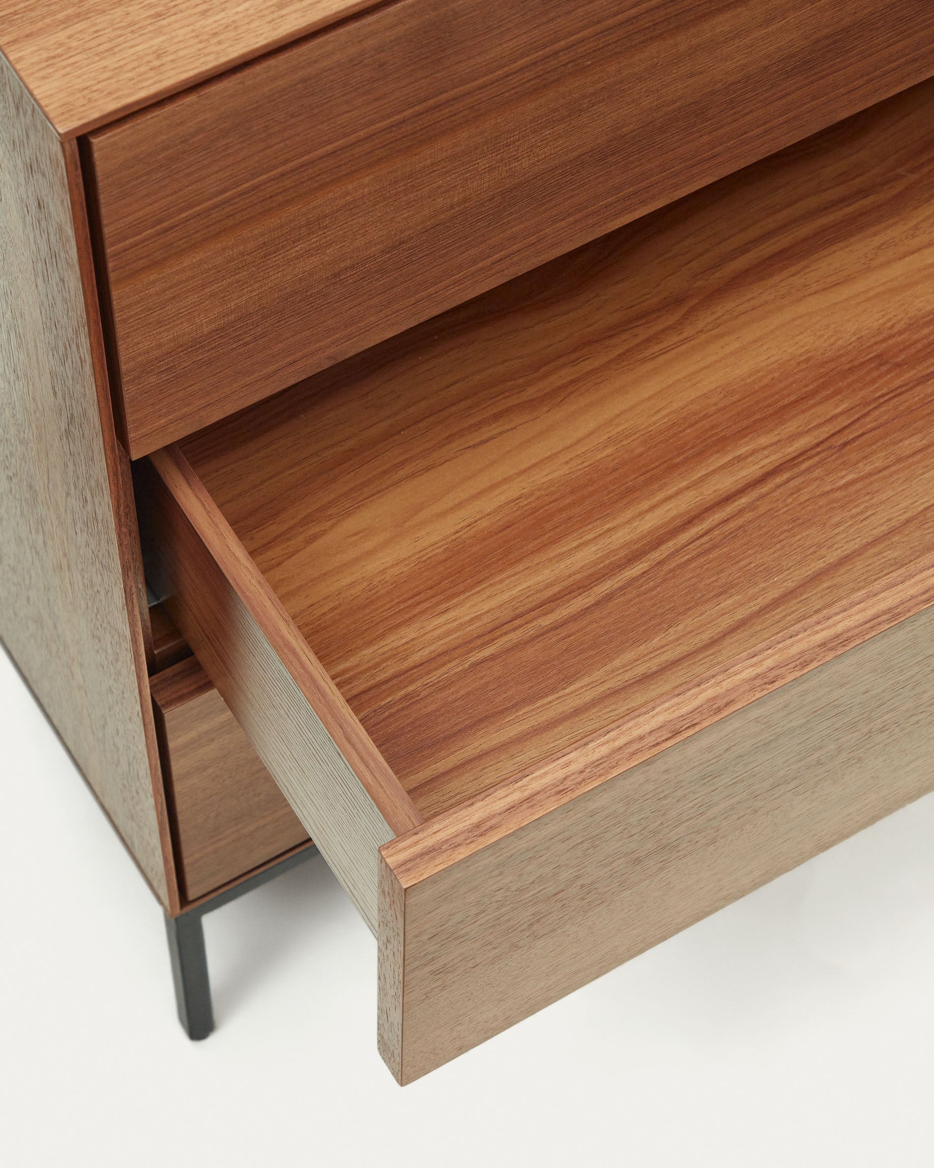 Vedrana 3 drawer chest of drawers in walnut veneer with black steel legs, 110 x 75 cm - Detail