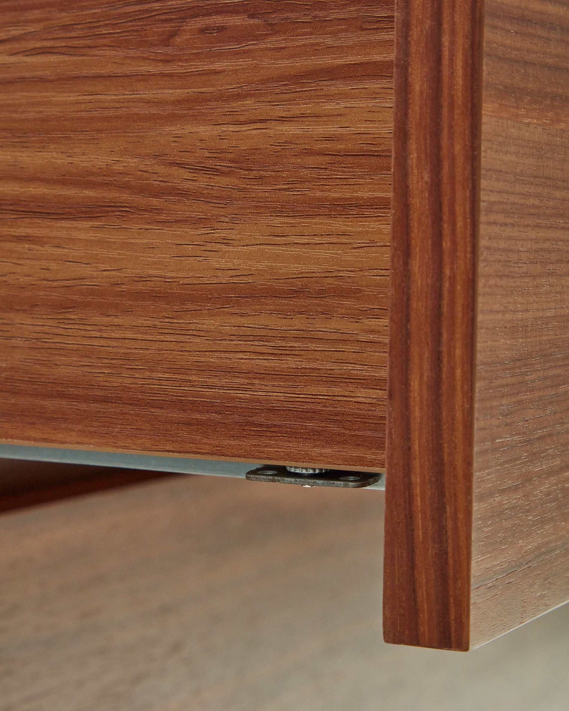 Vedrana 3 drawer chest of drawers in walnut veneer with black steel legs, 110 x 75 cm - Detail