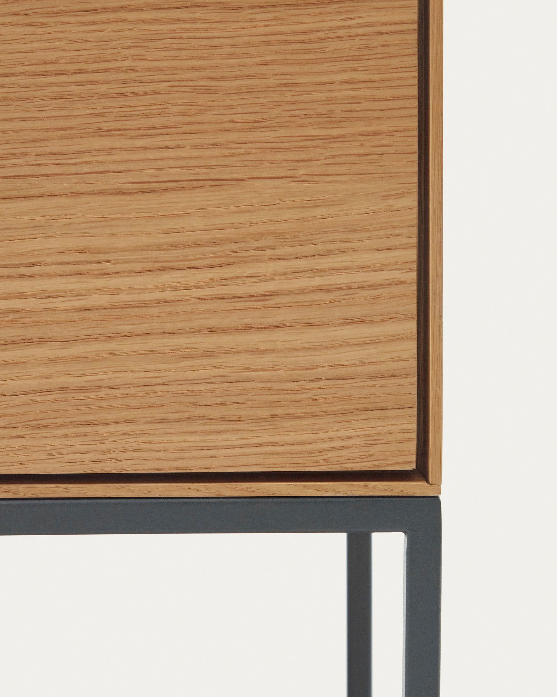 Vedrana 4 door tall sideboard in oak veneer with steel legs, 97.5 x 160 cm - Detail