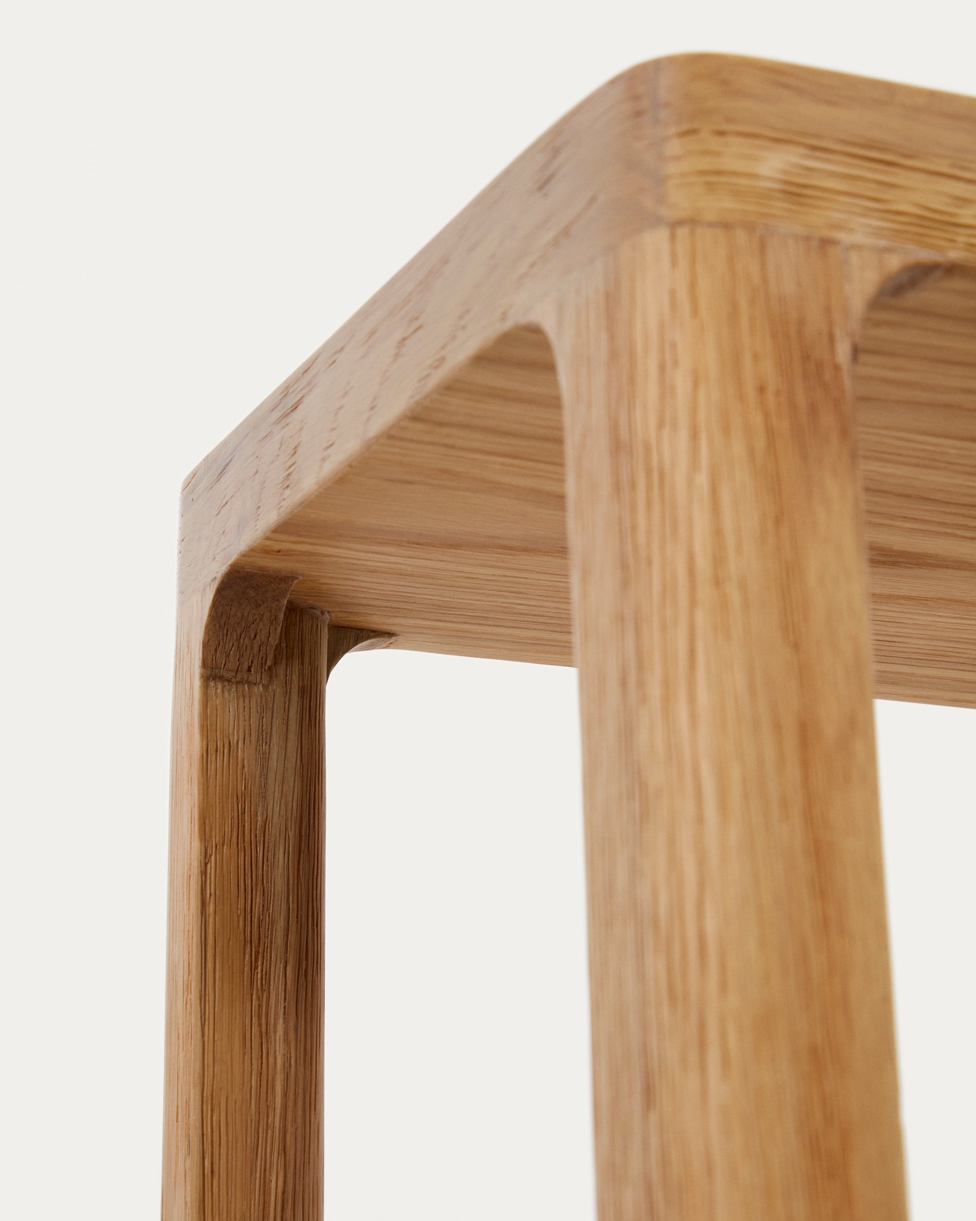 Maymai shelf with solid oak structure 90 x 193 cm - Detail