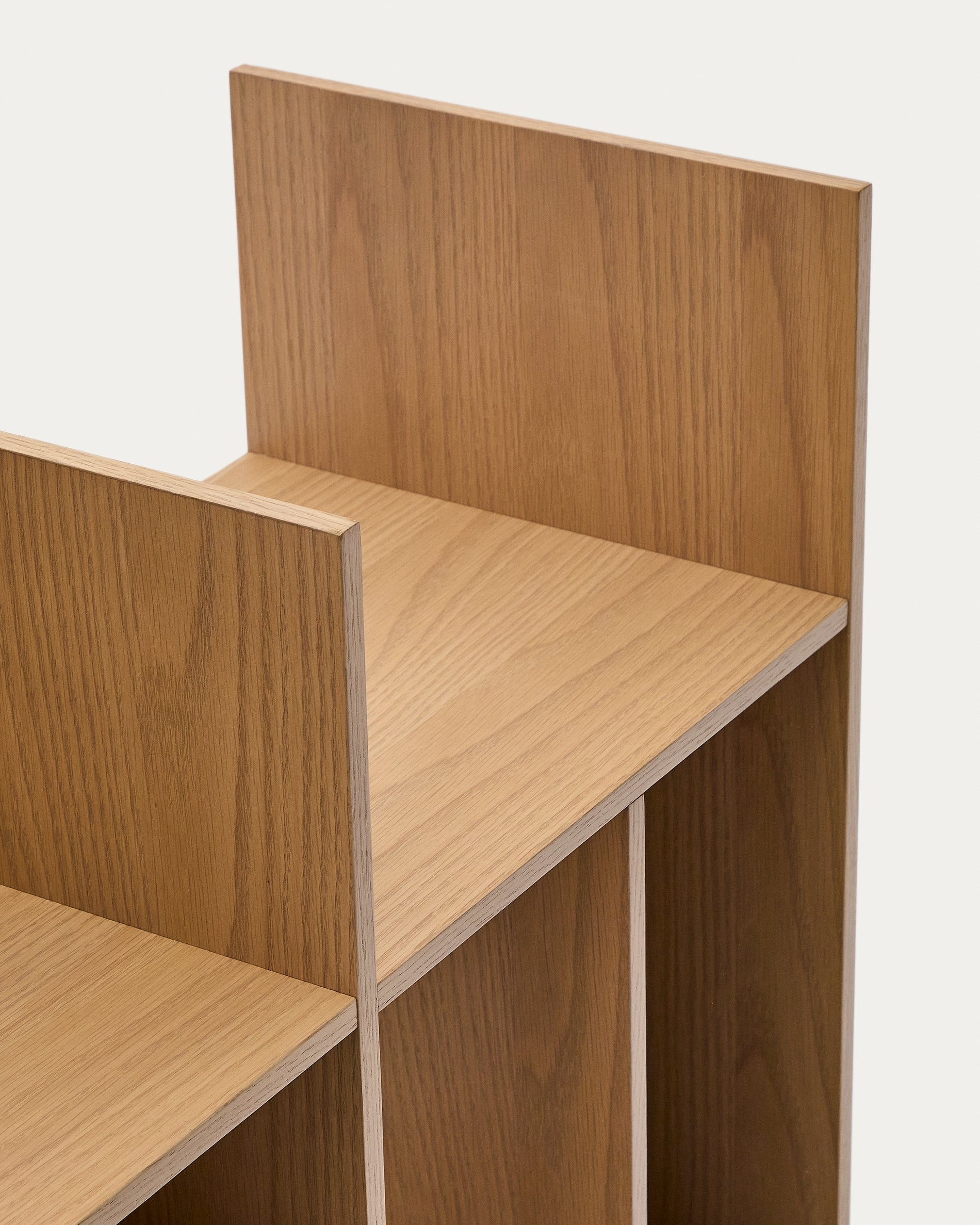 Ina modular shelving unit in oak veneer with natural finish 80 x 80cm FSC 100% - Detail