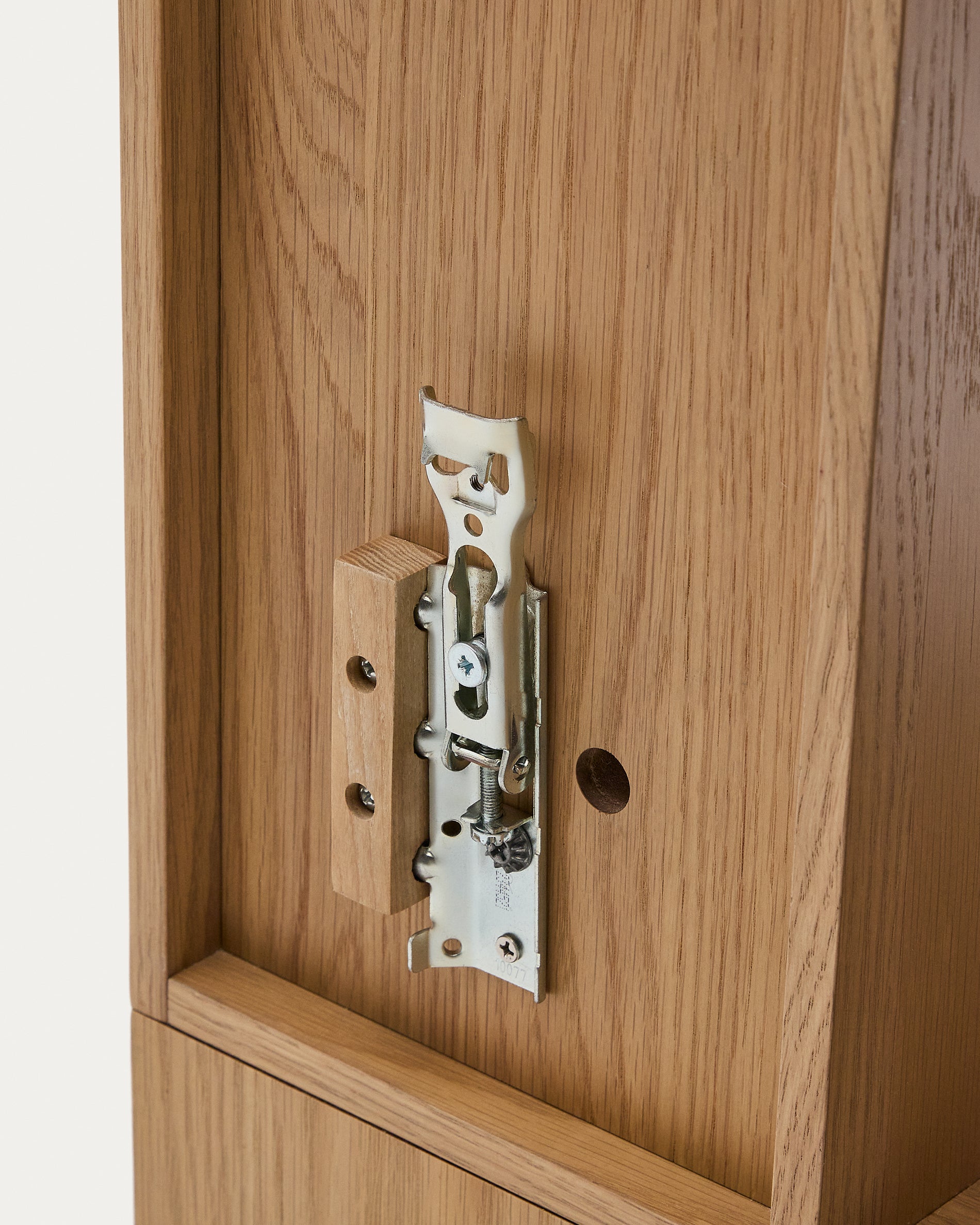 Ina modular shelving unit in oak veneer with natural finish 80 x 80cm FSC 100% - Detail