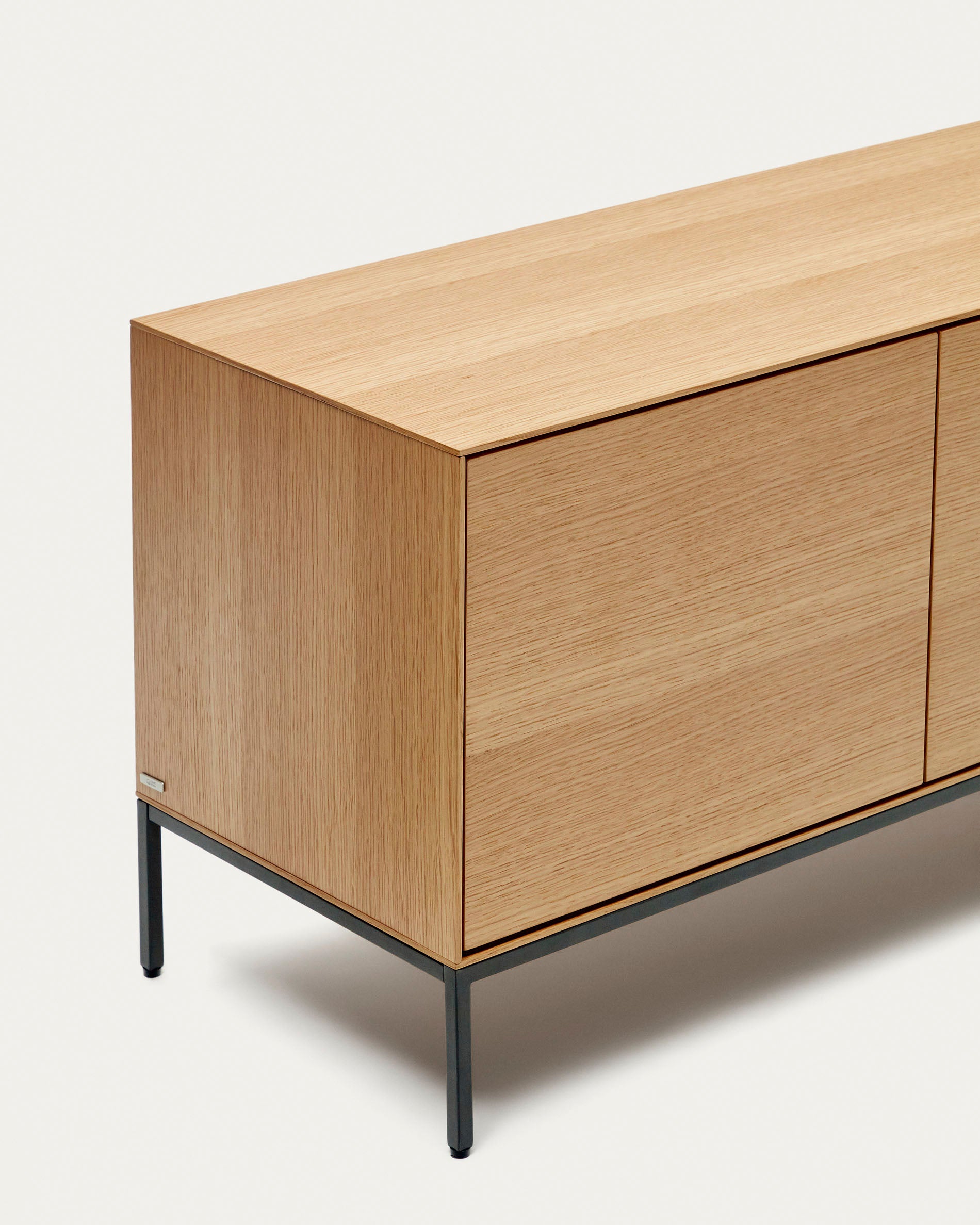 Vedrana 3-door TV stand in oak veneer with black steel legs, 195 x 55 cm - Detail