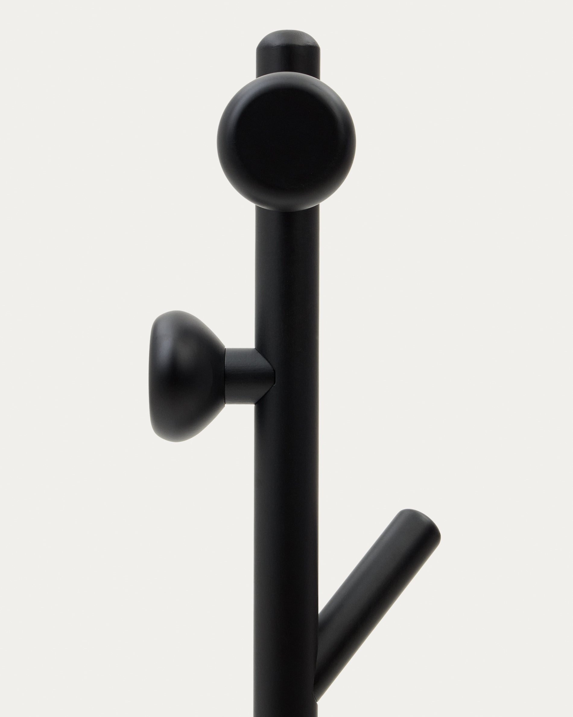 Nadue coat rack in solid beech wood with black finish 163 cm - Detail