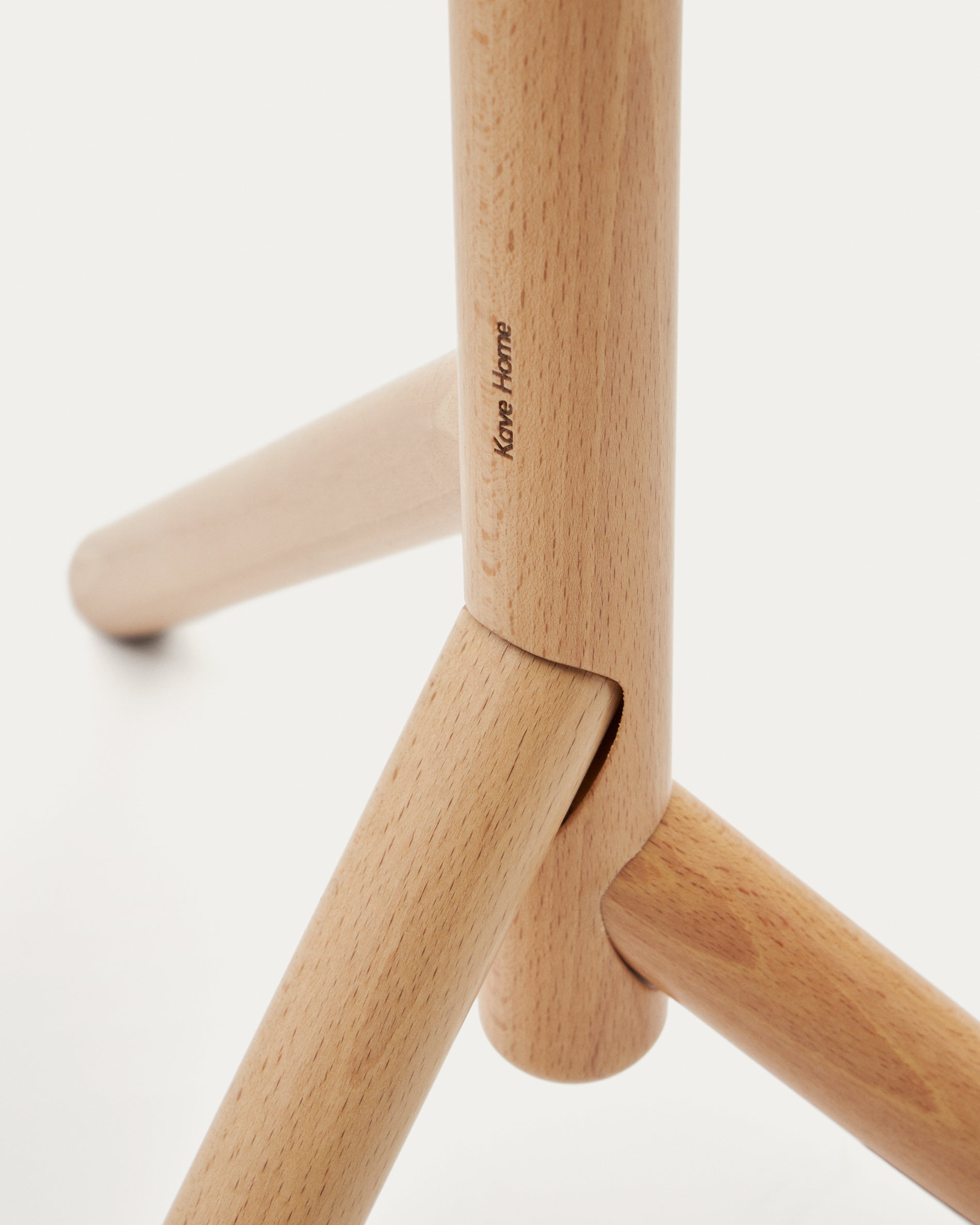 Nadue coat rack in solid beech wood with natural finish 163 cm - Detail