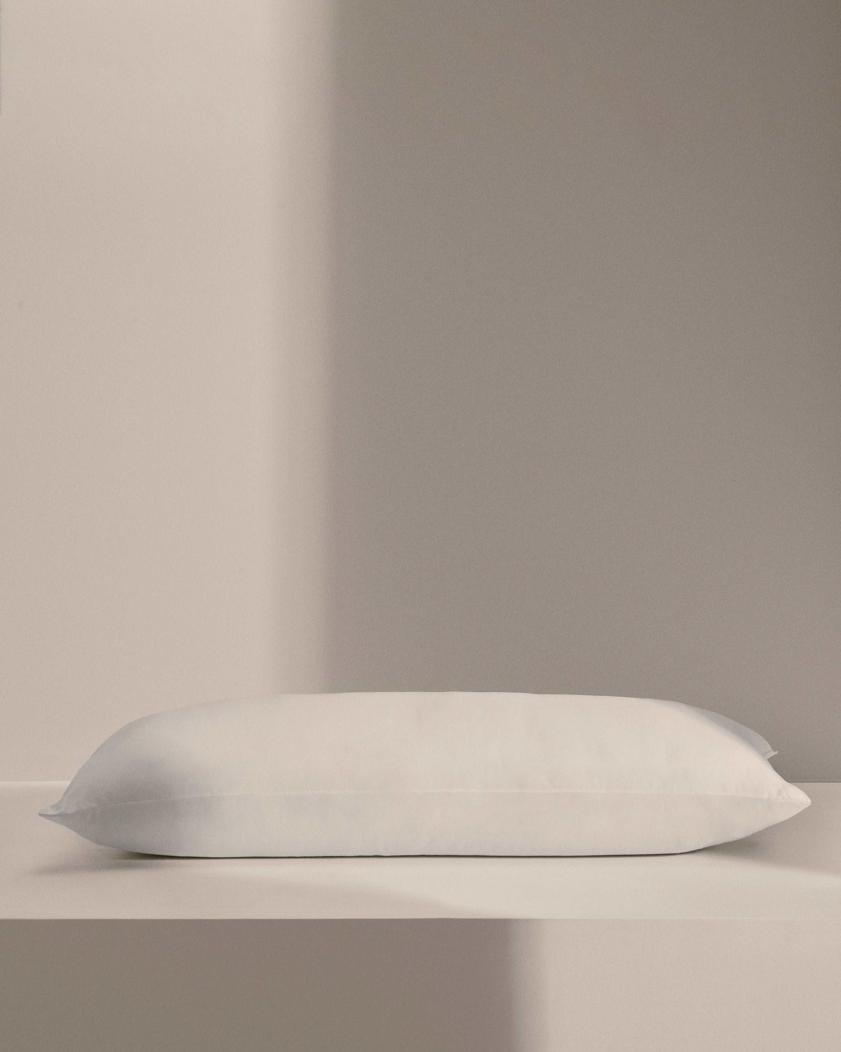 Duca pillow with 10% down and 90% feather, 70 x 40 cm - Product Image