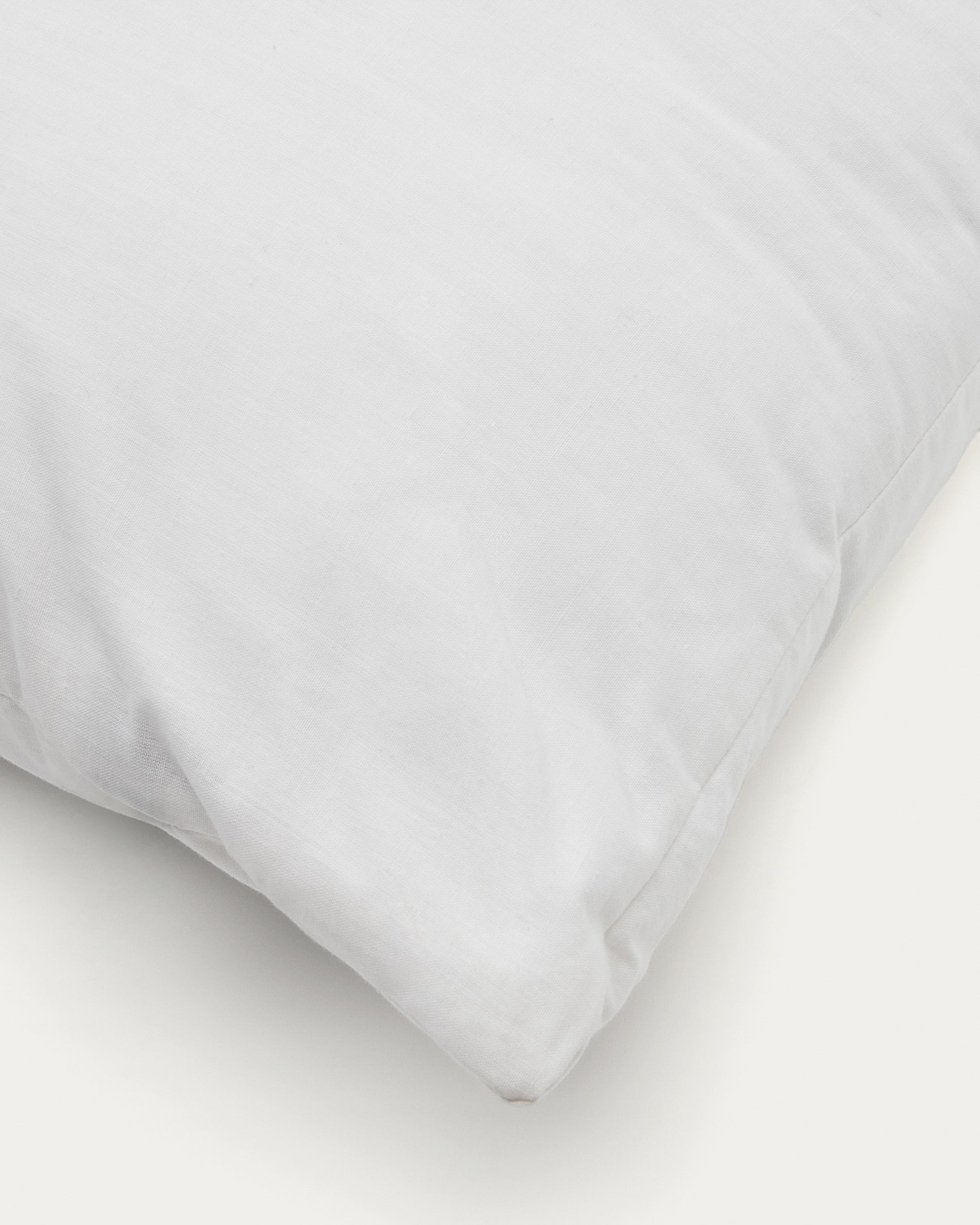 Duca pillow with 10% down and 90% feather 80 x 40 cm - Detail
