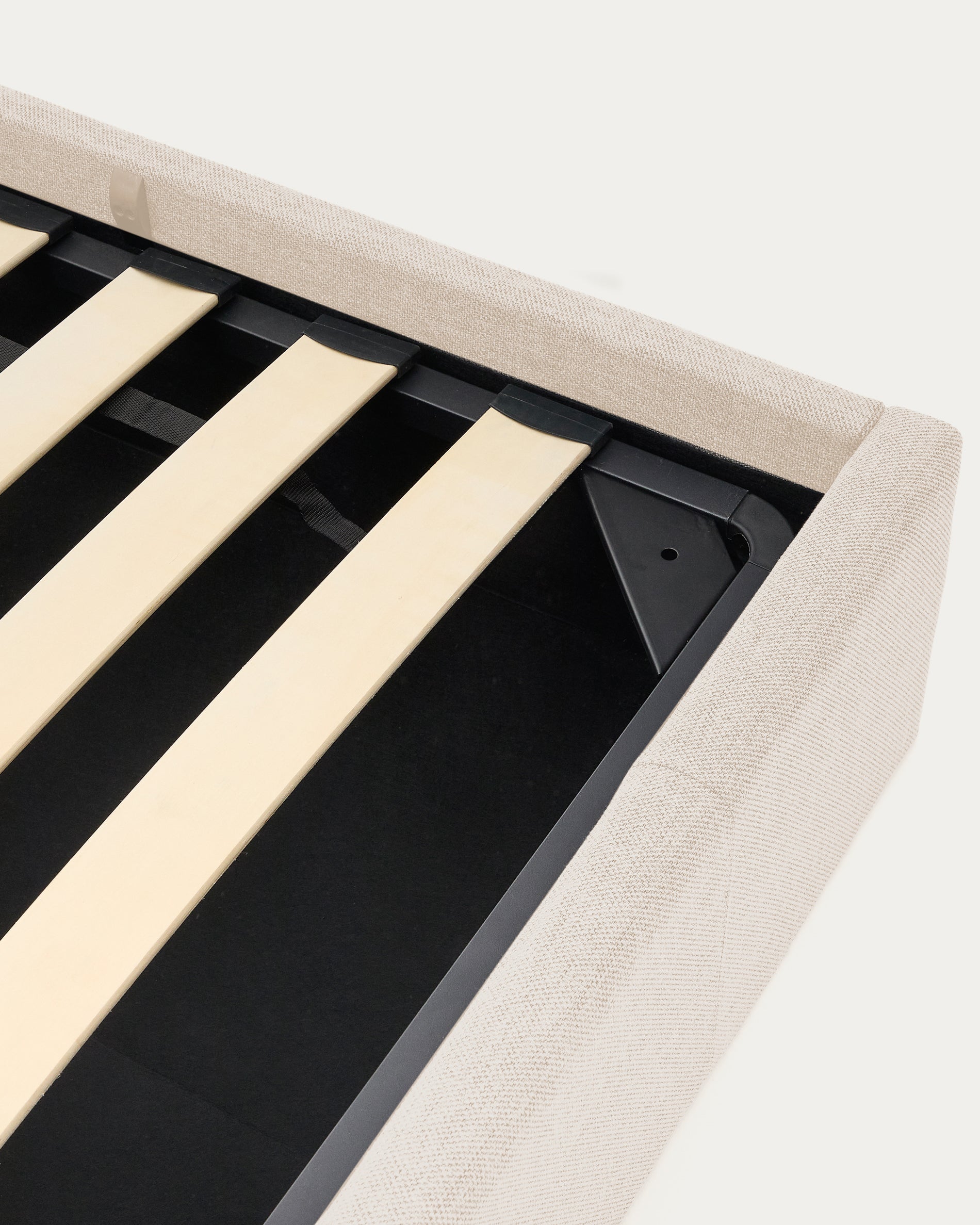 Nahiri beige chenille bed with storage base for 150 x 200cm mattress - Detail